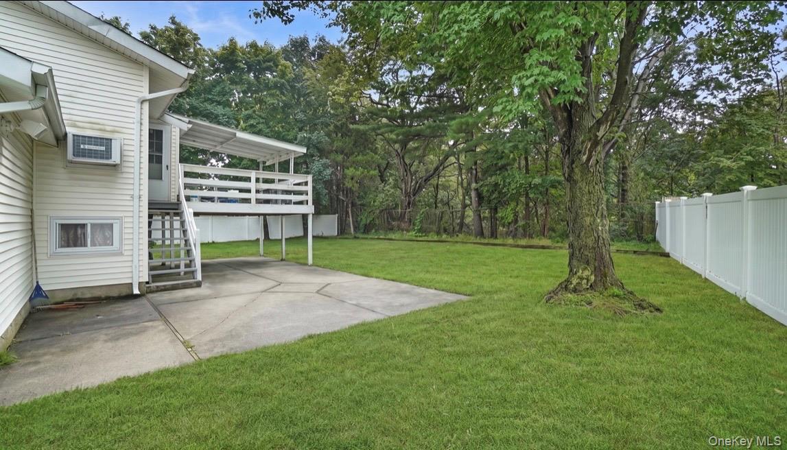 Single Family Bennington Place Suffolk County, NY 11798, MLS-1047037-24