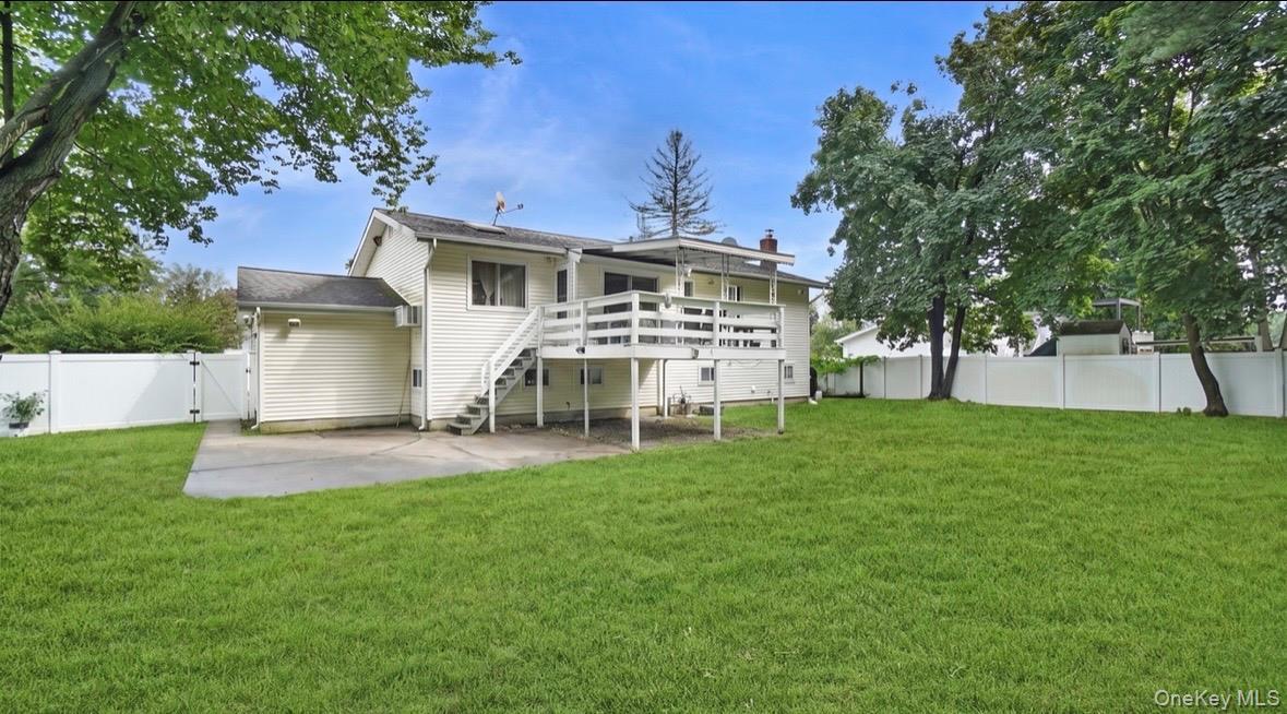 Single Family Bennington Place Suffolk County, NY 11798, MLS-1047037-25