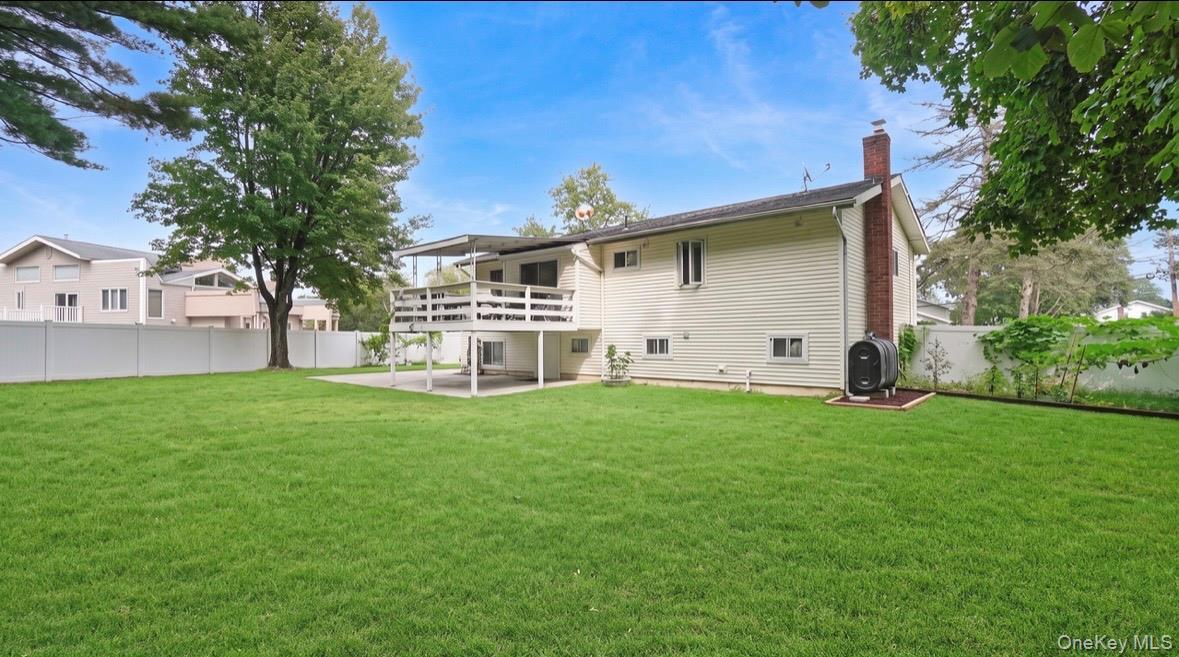 Single Family Bennington Place Suffolk County, NY 11798, MLS-1047037-26