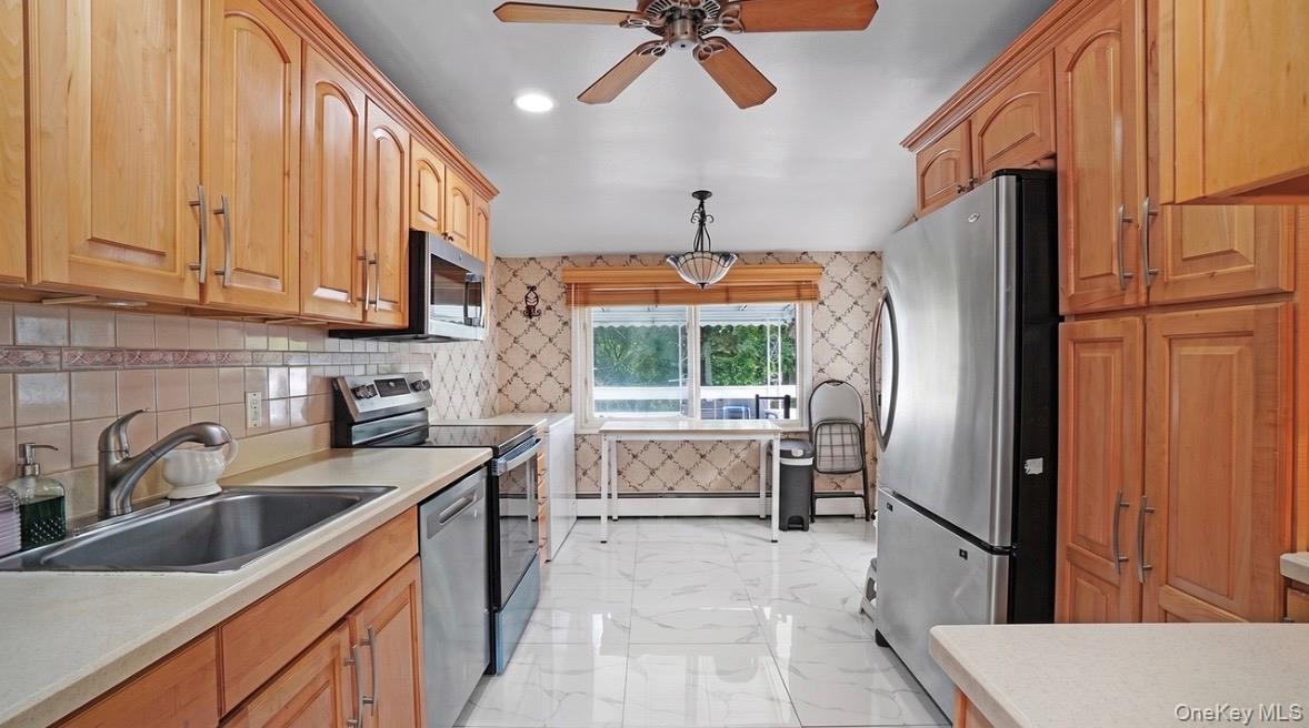 Single Family Bennington Place Suffolk County, NY 11798, MLS-1047037-9