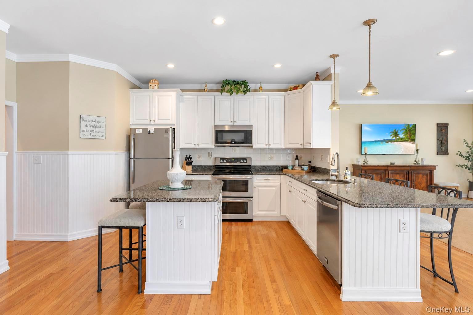 Single Family Wood Hollow Drive  Suffolk County, NY 11977, MLS-1047038-10