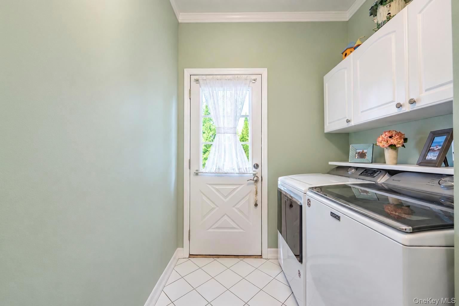 Single Family Wood Hollow Drive  Suffolk County, NY 11977, MLS-1047038-24