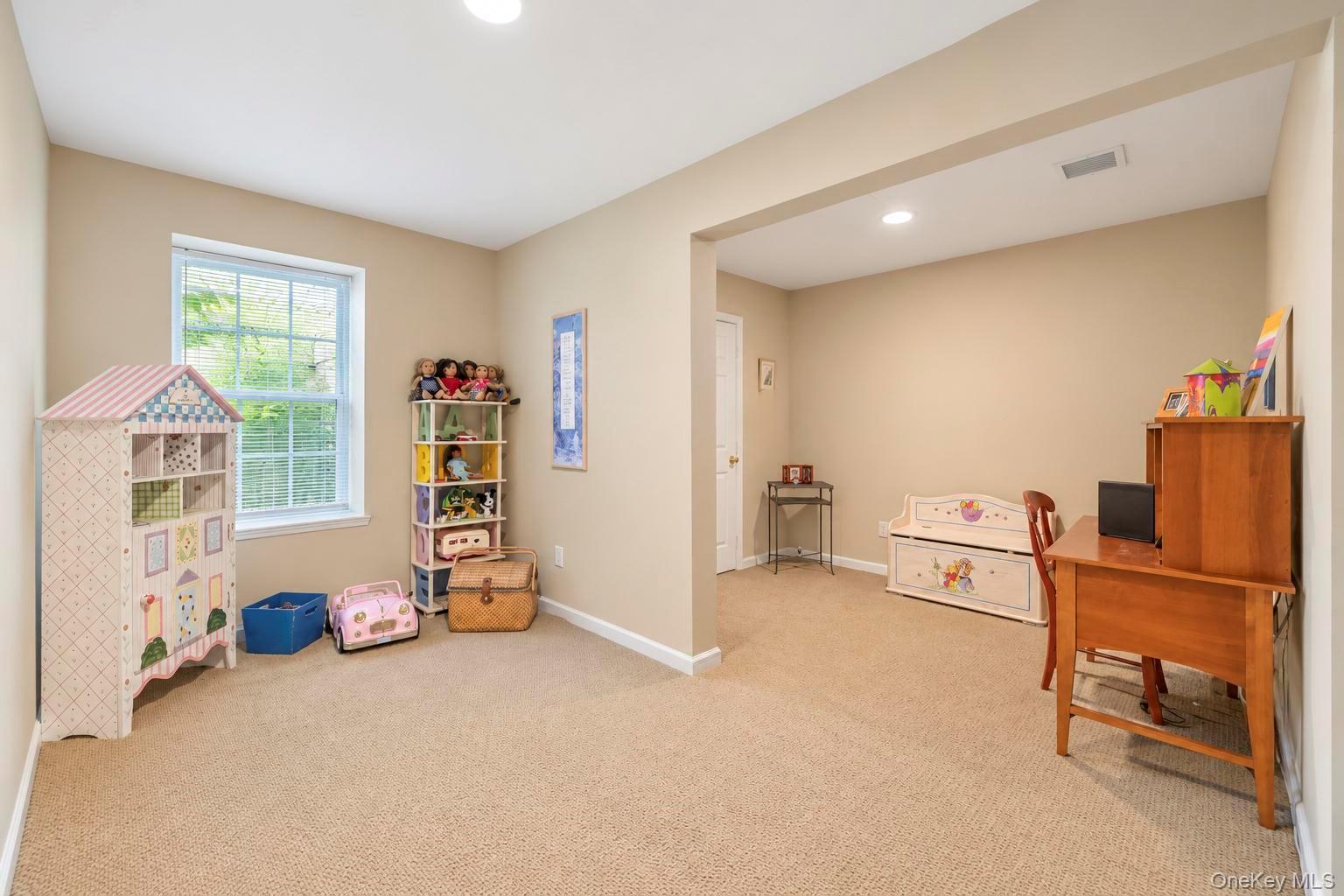 Single Family Wood Hollow Drive  Suffolk County, NY 11977, MLS-1047038-42