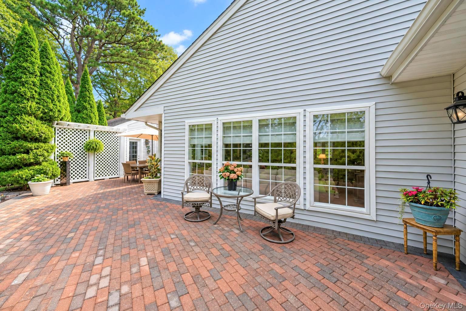 Single Family Wood Hollow Drive  Suffolk County, NY 11977, MLS-1047038-44