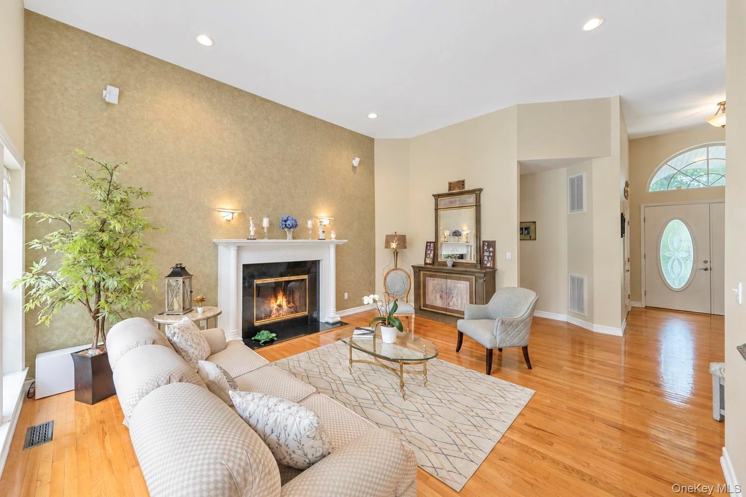 Single Family Wood Hollow Drive  Suffolk County, NY 11977, MLS-1047038-6