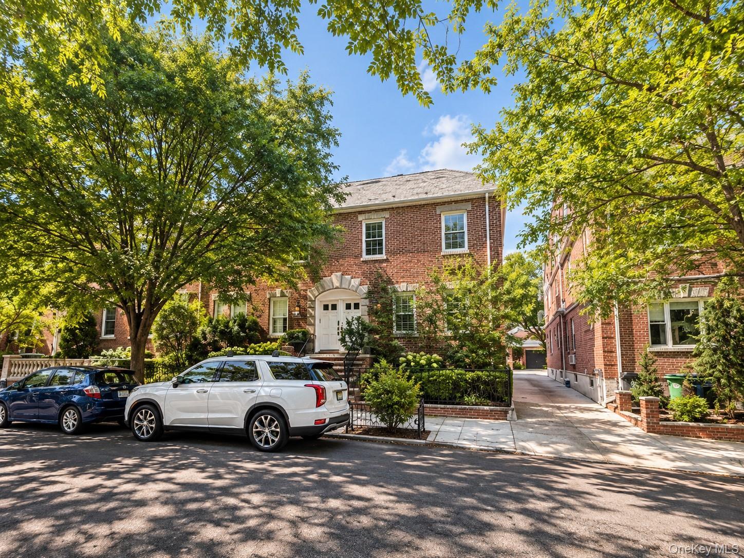 Single Family 27th Street  Queens, NY 11105, MLS-1047052-2