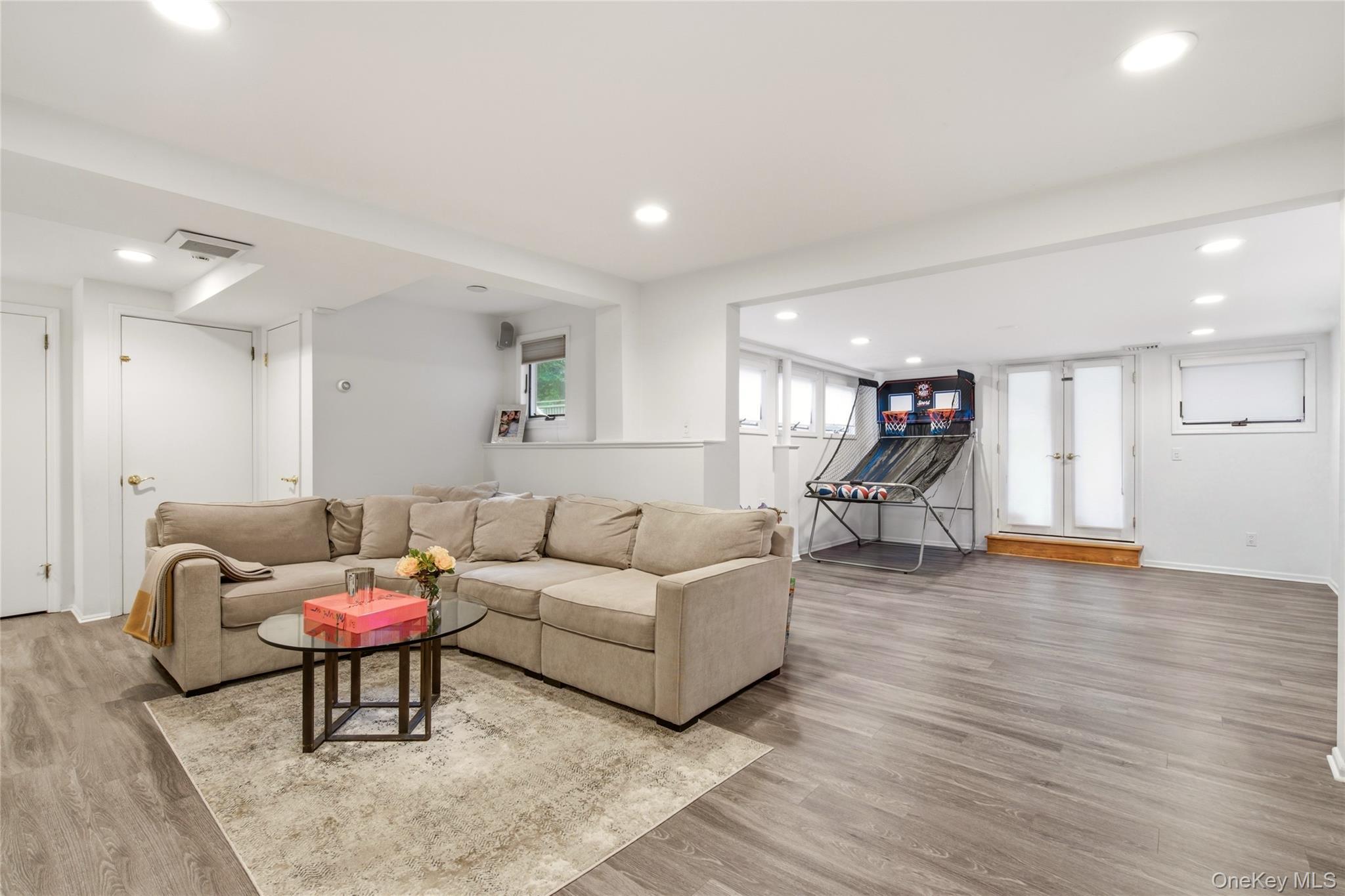 Single Family Sycamore Drive Nassau County, NY 11576, MLS-1047058-22