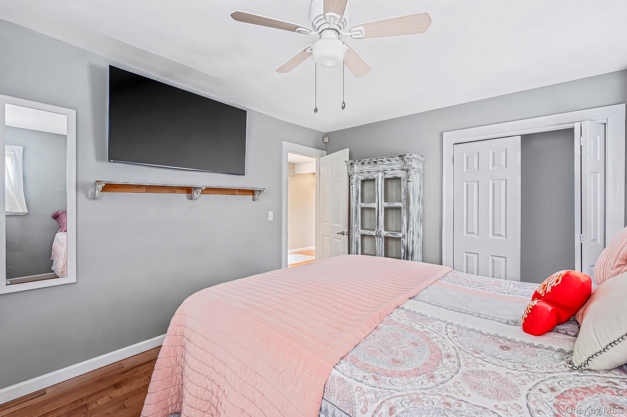 Single Family Dewey Place Suffolk County, NY 11757, MLS-1047073-17