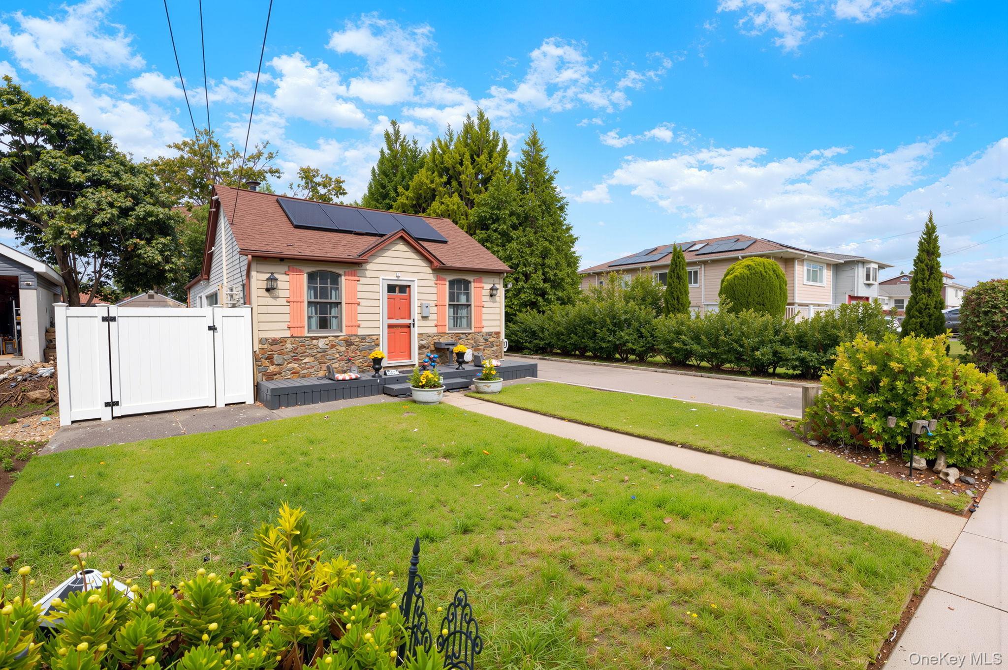Single Family Dewey Place Suffolk County, NY 11757, MLS-1047073-2