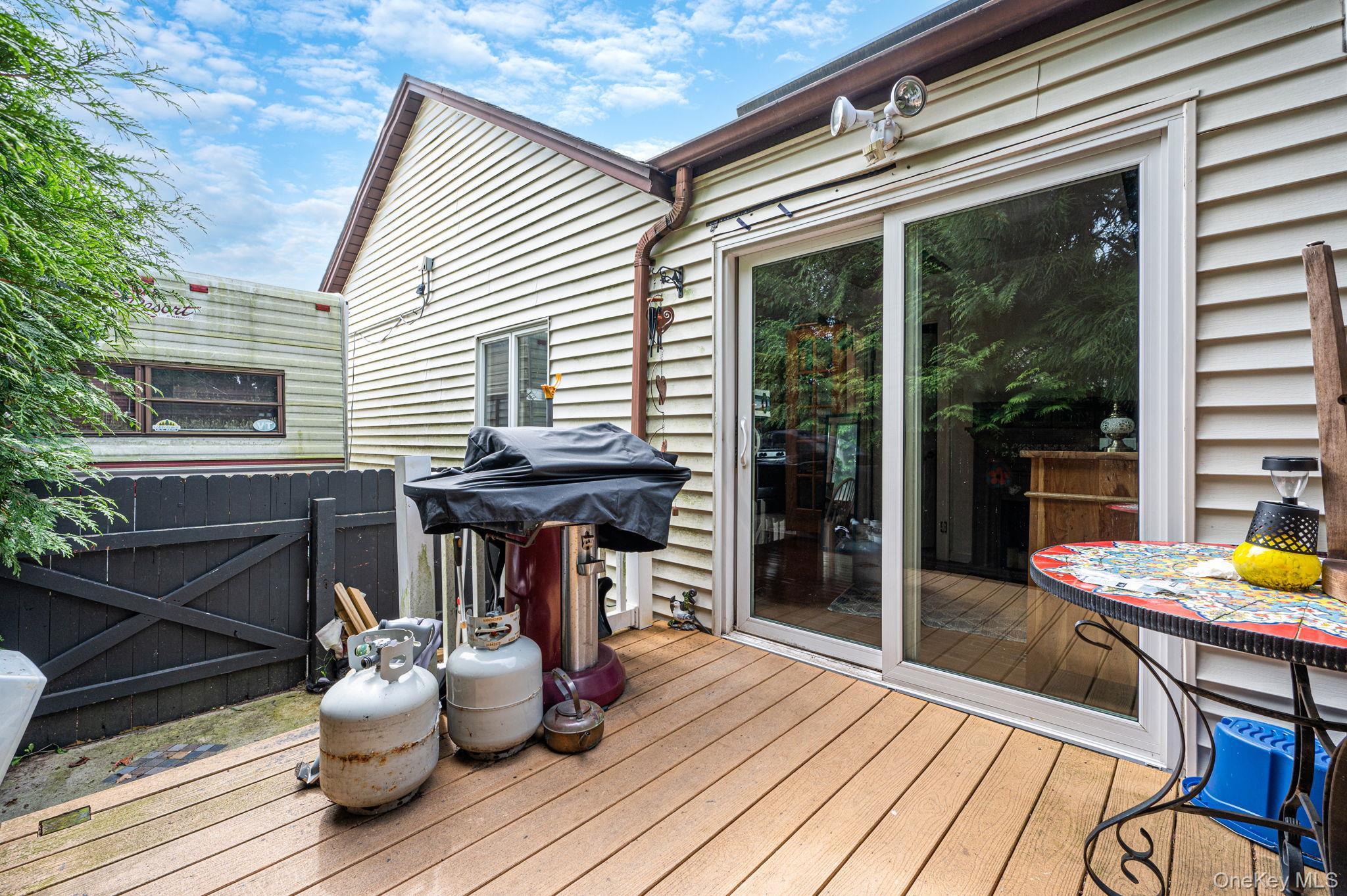 Single Family Dewey Place Suffolk County, NY 11757, MLS-1047073-25