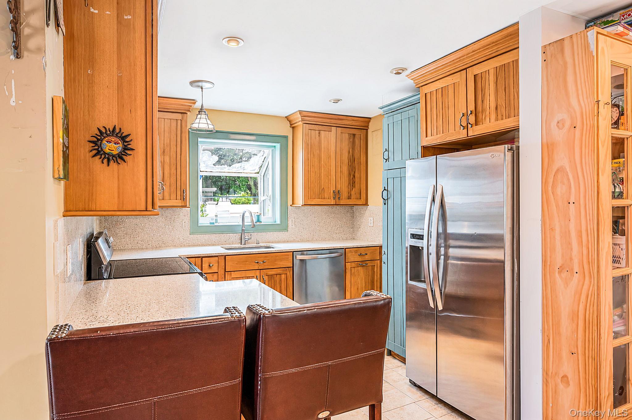 Single Family Dewey Place Suffolk County, NY 11757, MLS-1047073-8