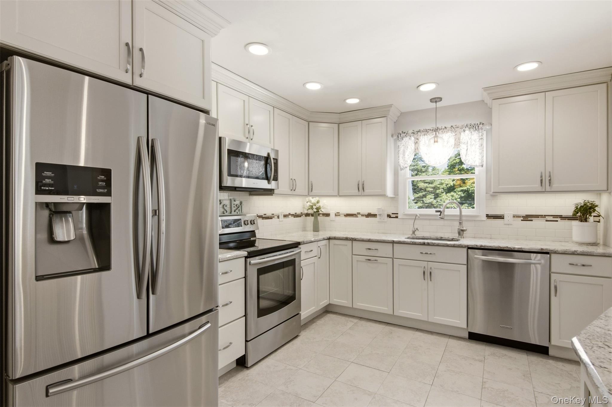 Single Family Holbrook Avenue  Suffolk County, NY 11779, MLS-1047093-17