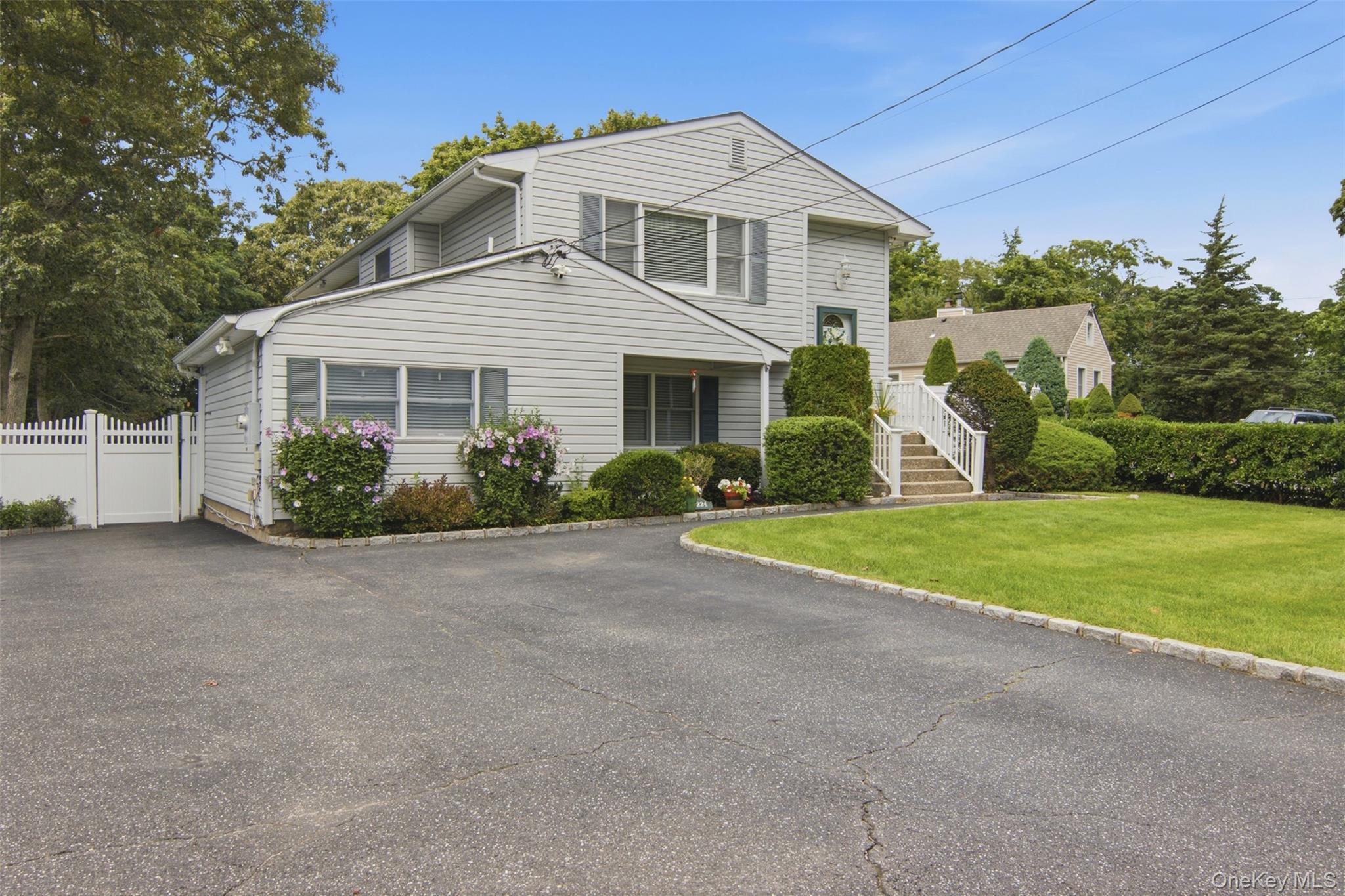 Single Family Holbrook Avenue  Suffolk County, NY 11779, MLS-1047093-4
