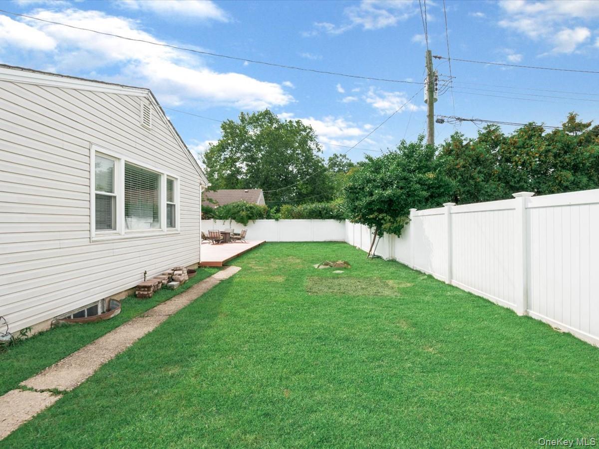Single Family Barberry Road Nassau County, NY 11793, MLS-1047102-16