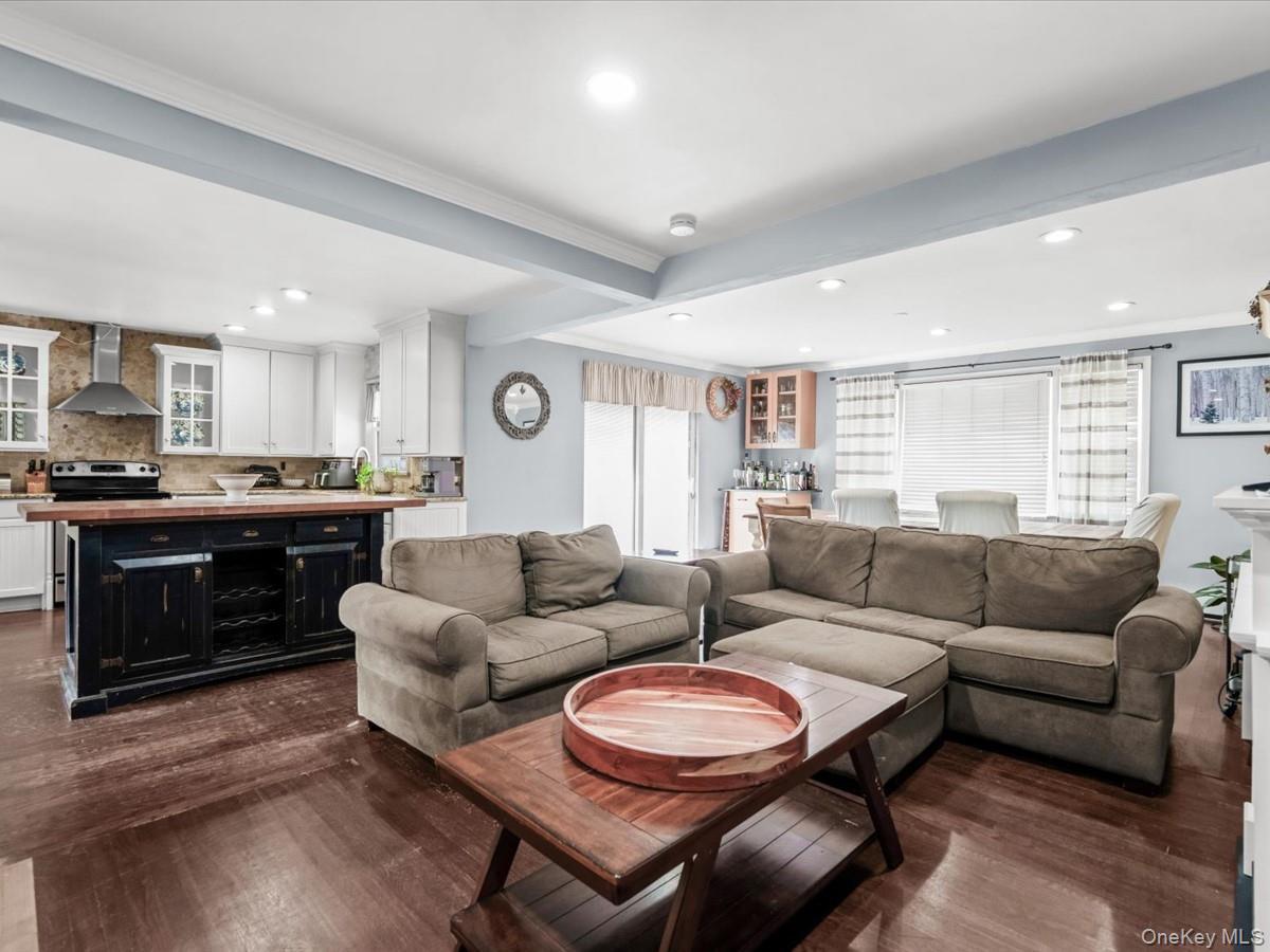 Single Family Barberry Road Nassau County, NY 11793, MLS-1047102-5