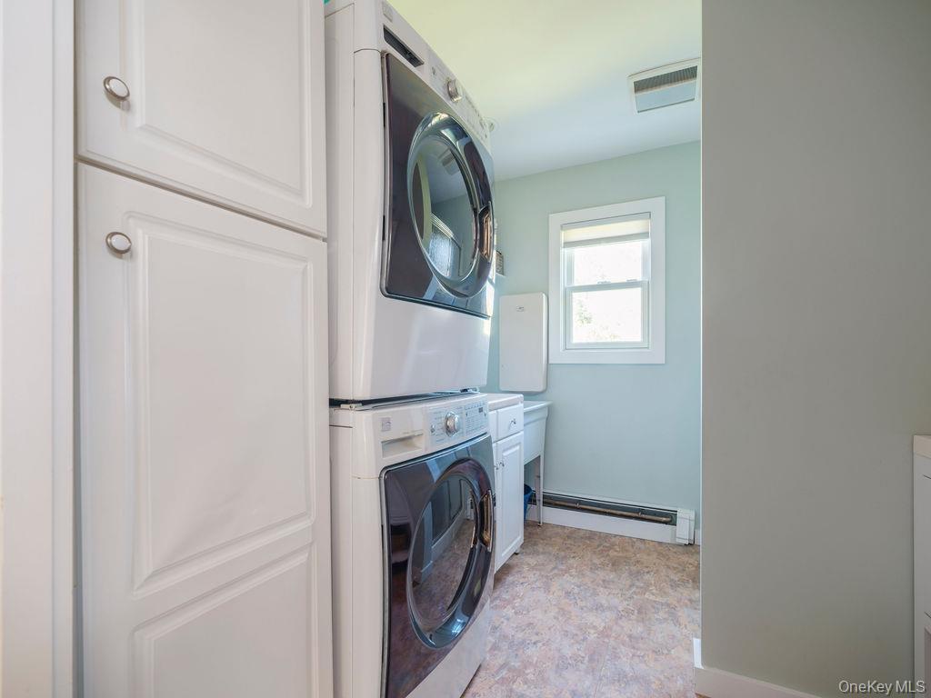 Single Family Elijahs Lane  Suffolk County, NY 11952, MLS-1047144-18