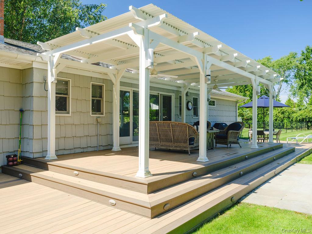 Single Family Elijahs Lane  Suffolk County, NY 11952, MLS-1047144-23