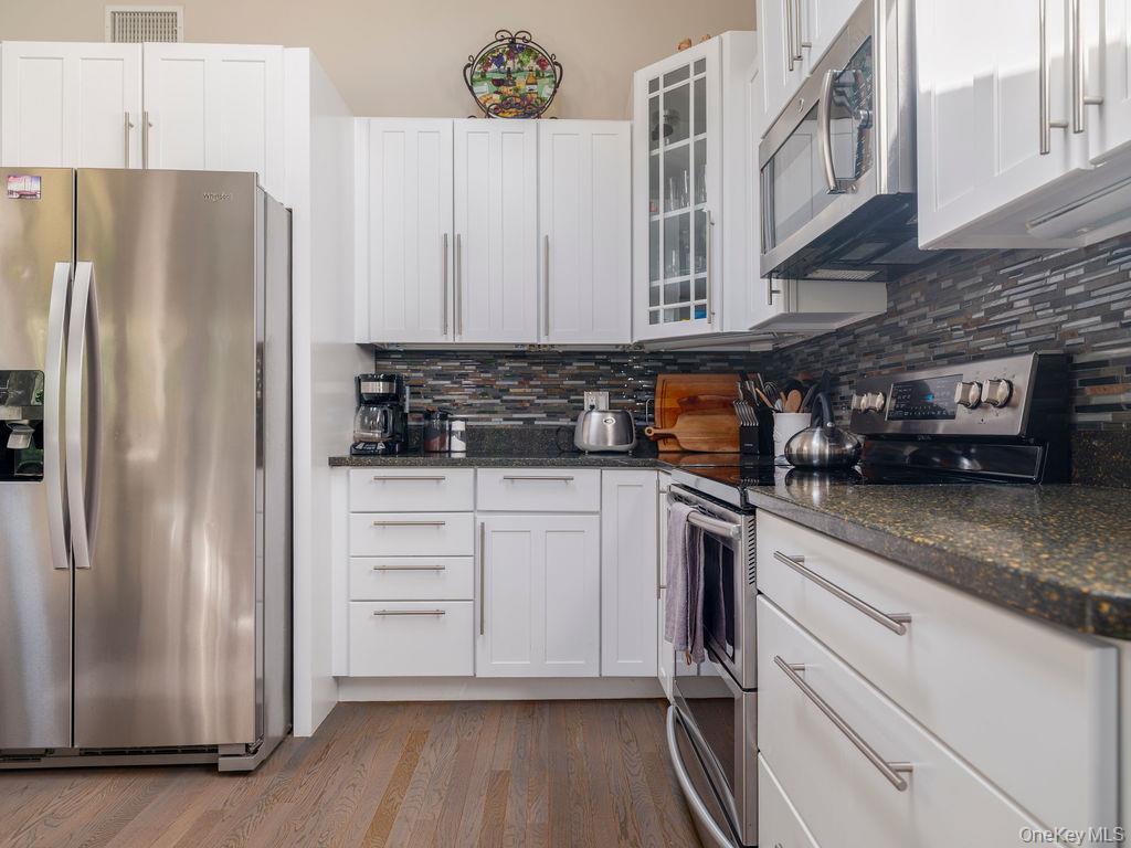 Single Family Elijahs Lane  Suffolk County, NY 11952, MLS-1047144-9
