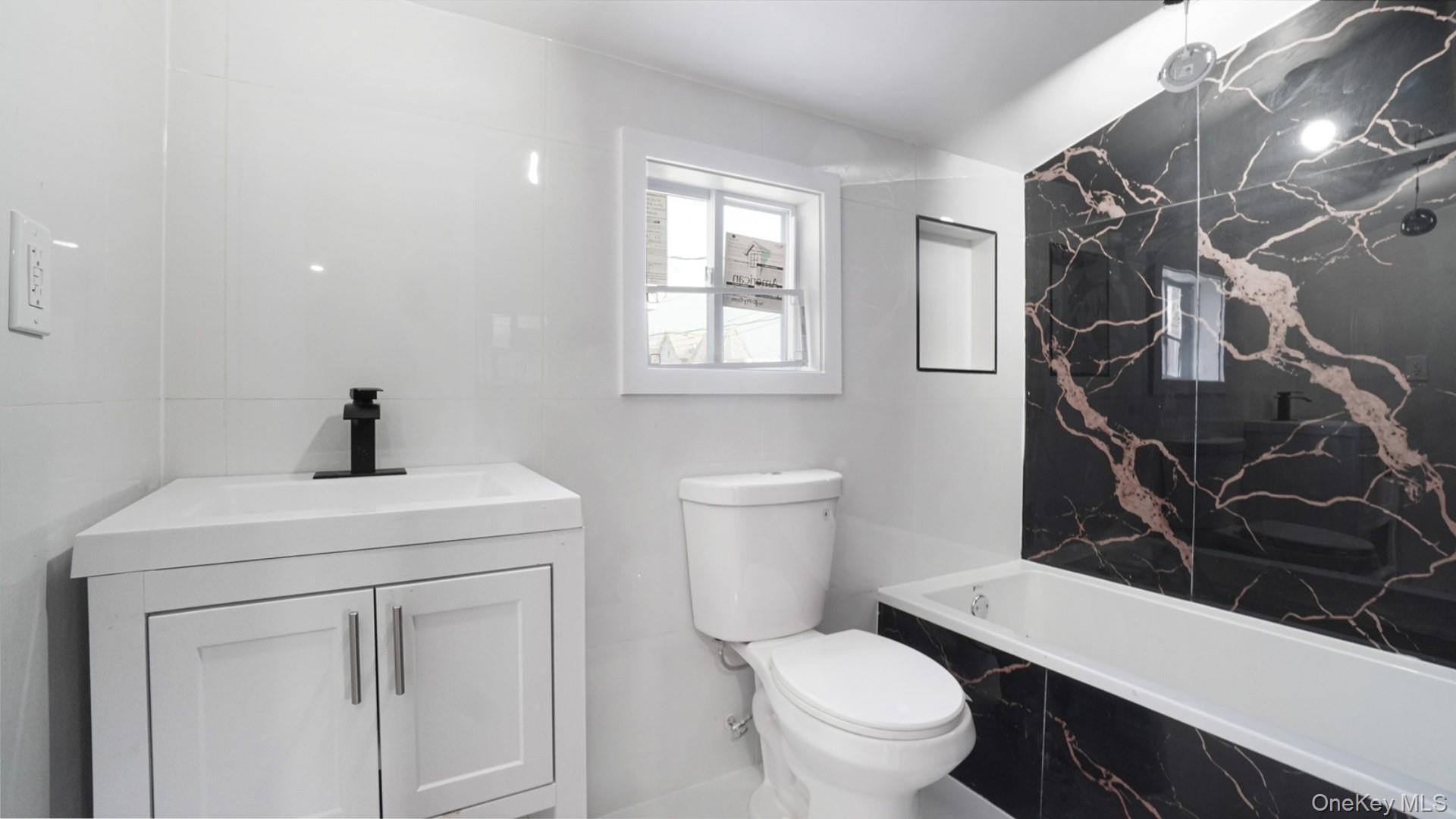 Single Family E 238th Street Bronx, NY 10470, MLS-1047147-18