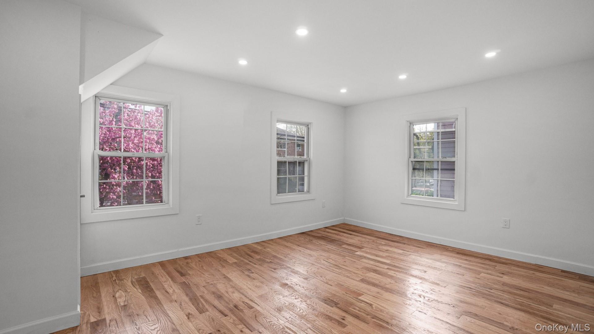 Single Family E 238th Street Bronx, NY 10470, MLS-1047147-9