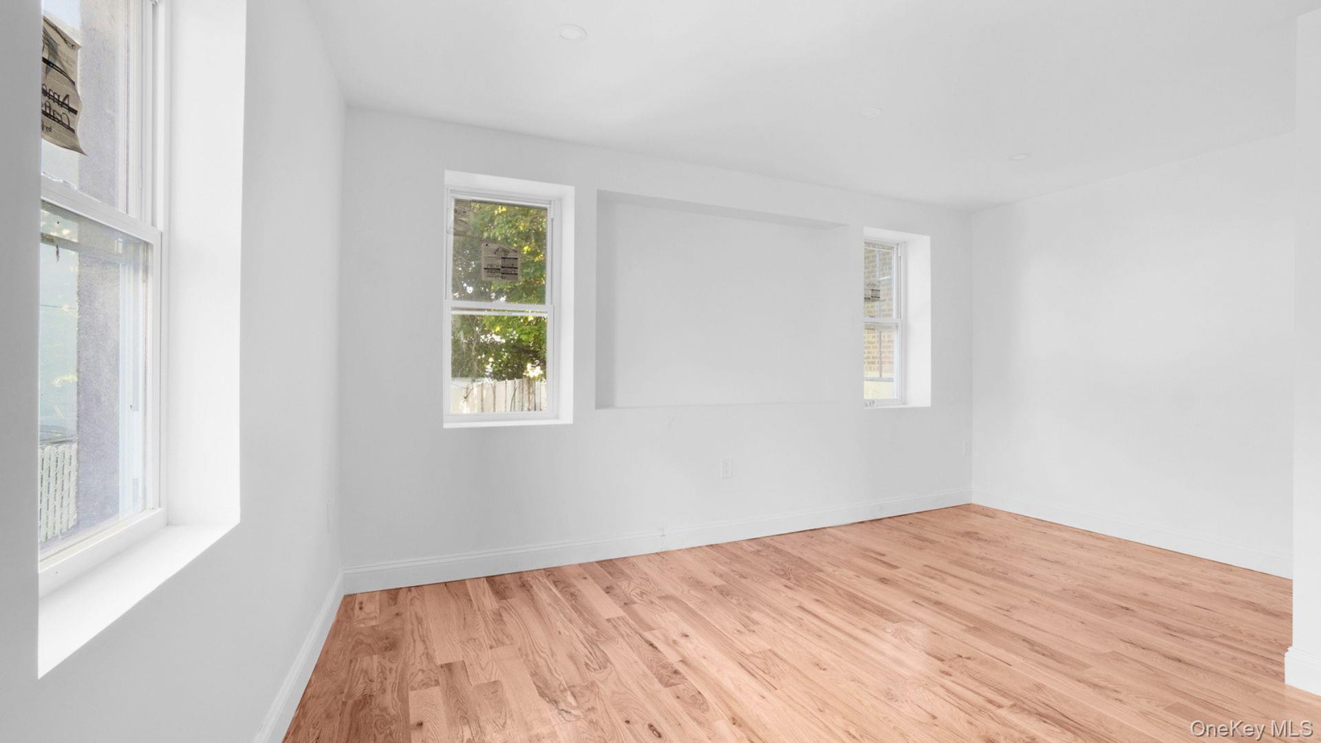 Single Family E 211th Street Bronx, NY 10469, MLS-1047191-10