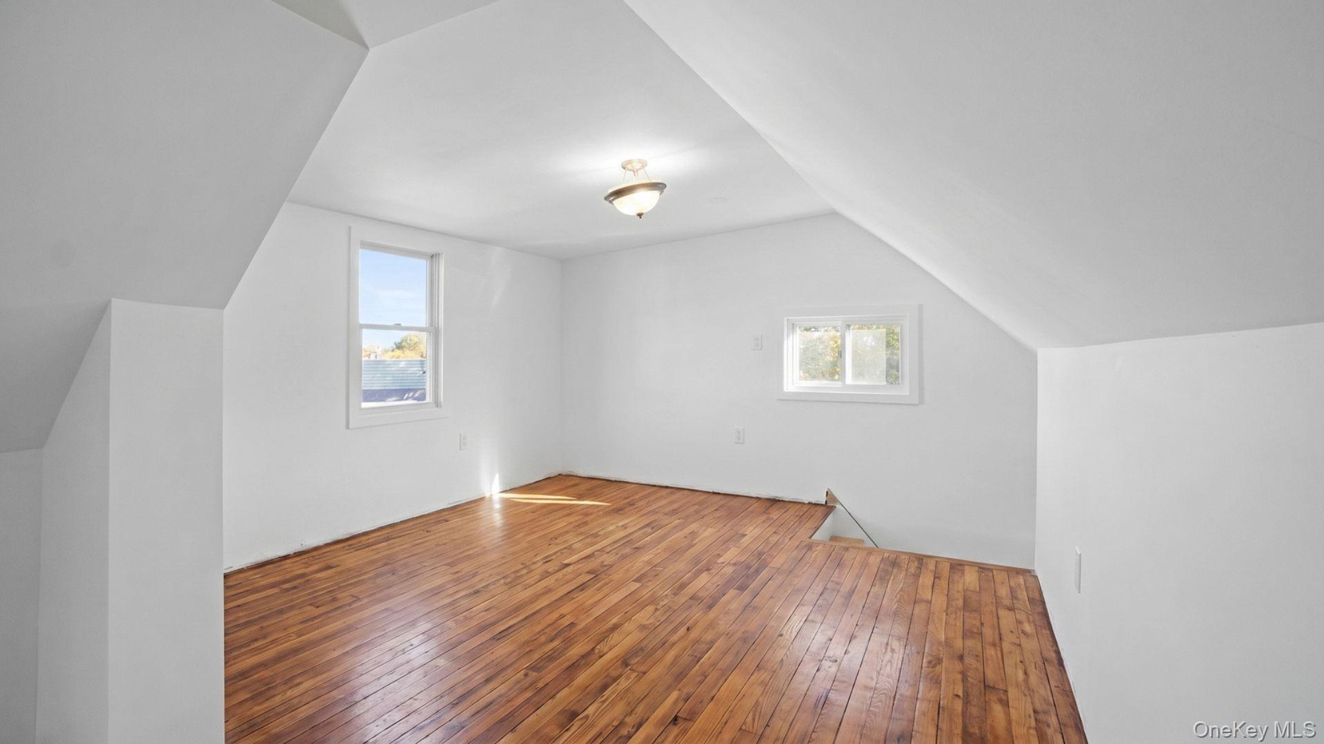 Single Family E 211th Street Bronx, NY 10469, MLS-1047191-18