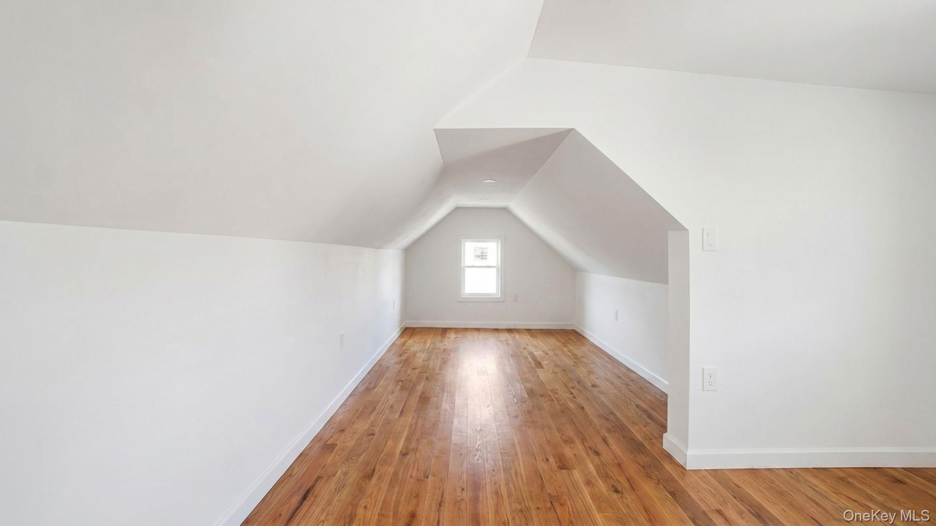 Single Family E 211th Street Bronx, NY 10469, MLS-1047191-19
