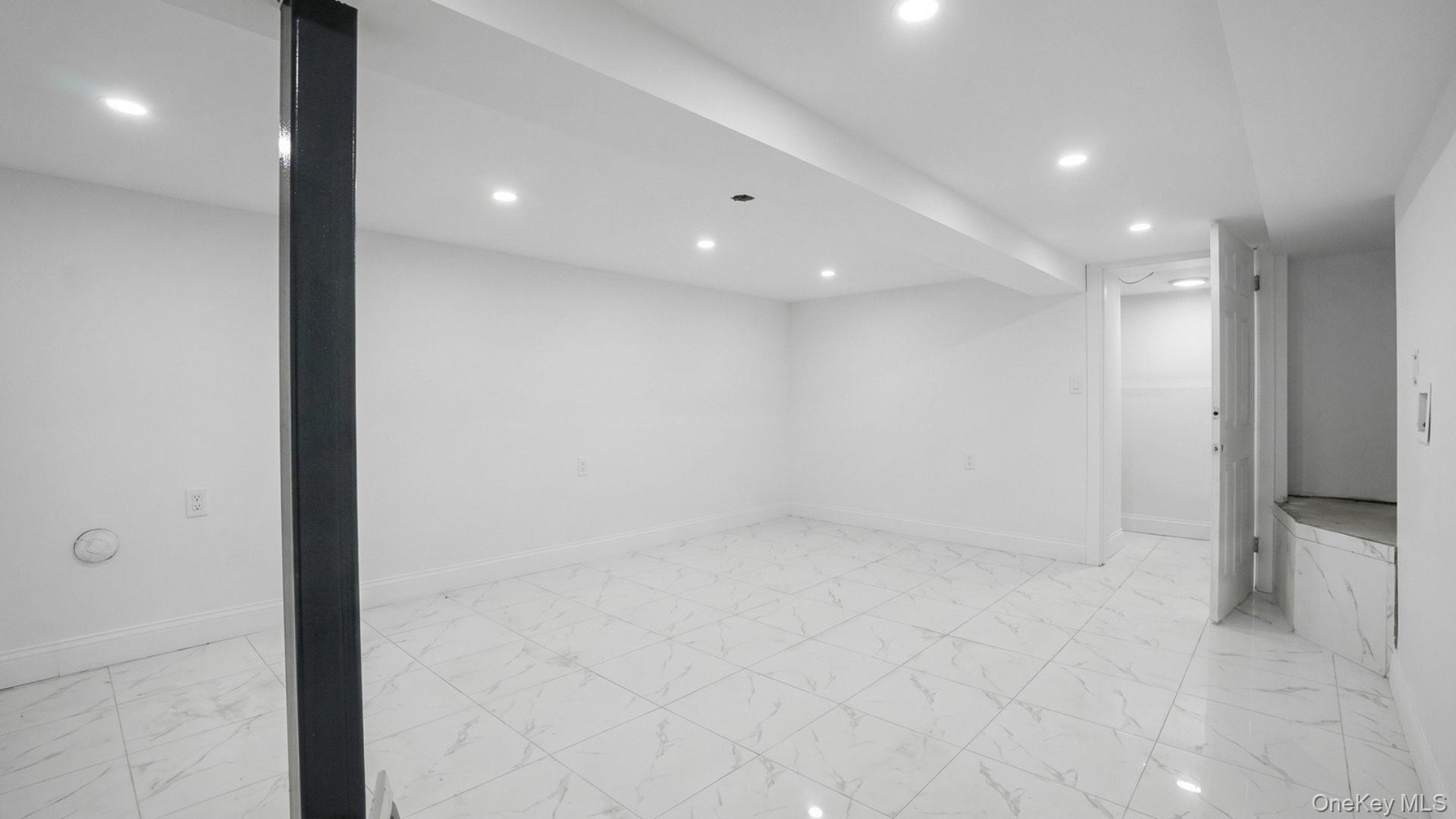 Single Family E 211th Street Bronx, NY 10469, MLS-1047191-20