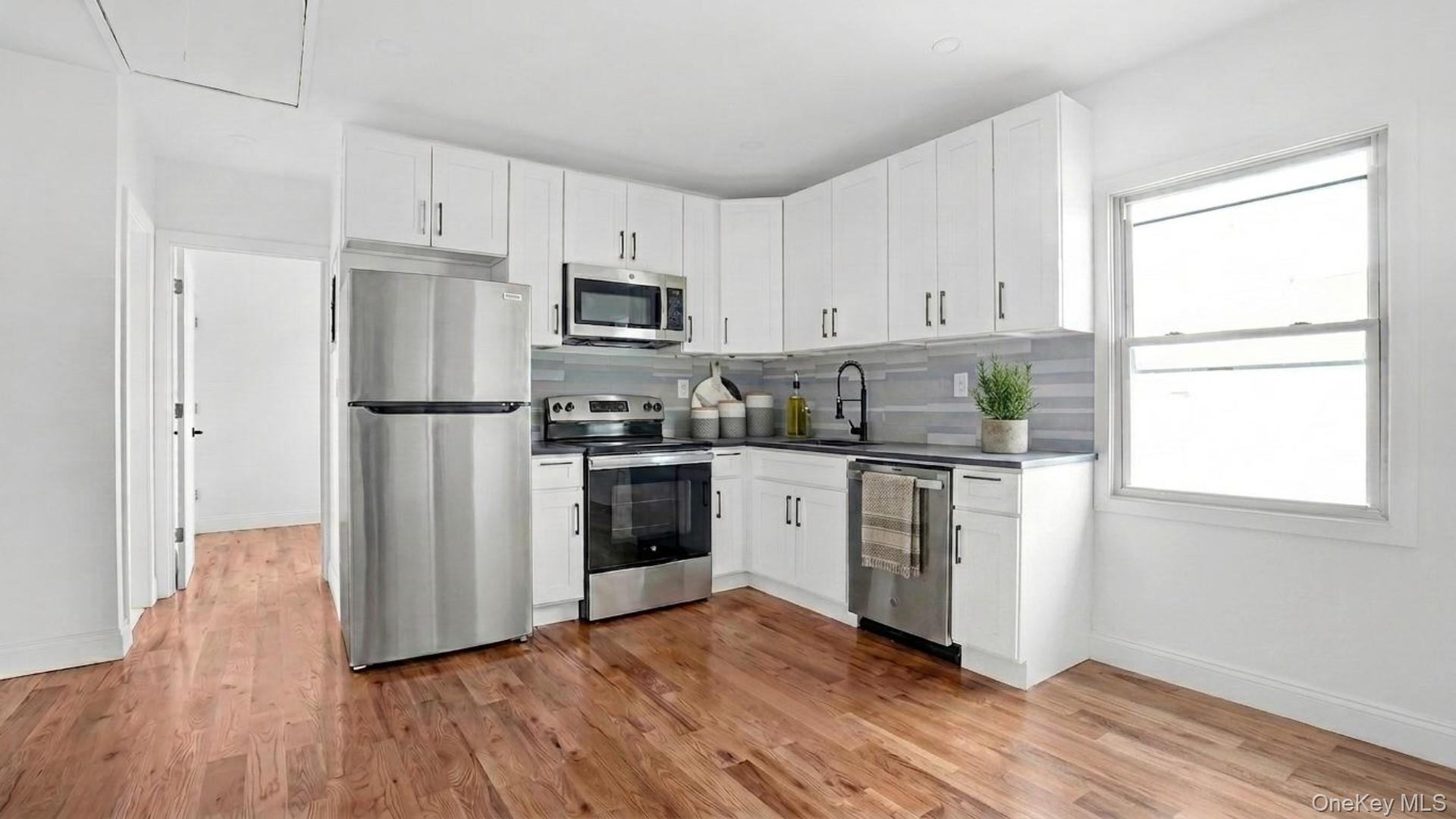 Single Family E 211th Street Bronx, NY 10469, MLS-1047191-3
