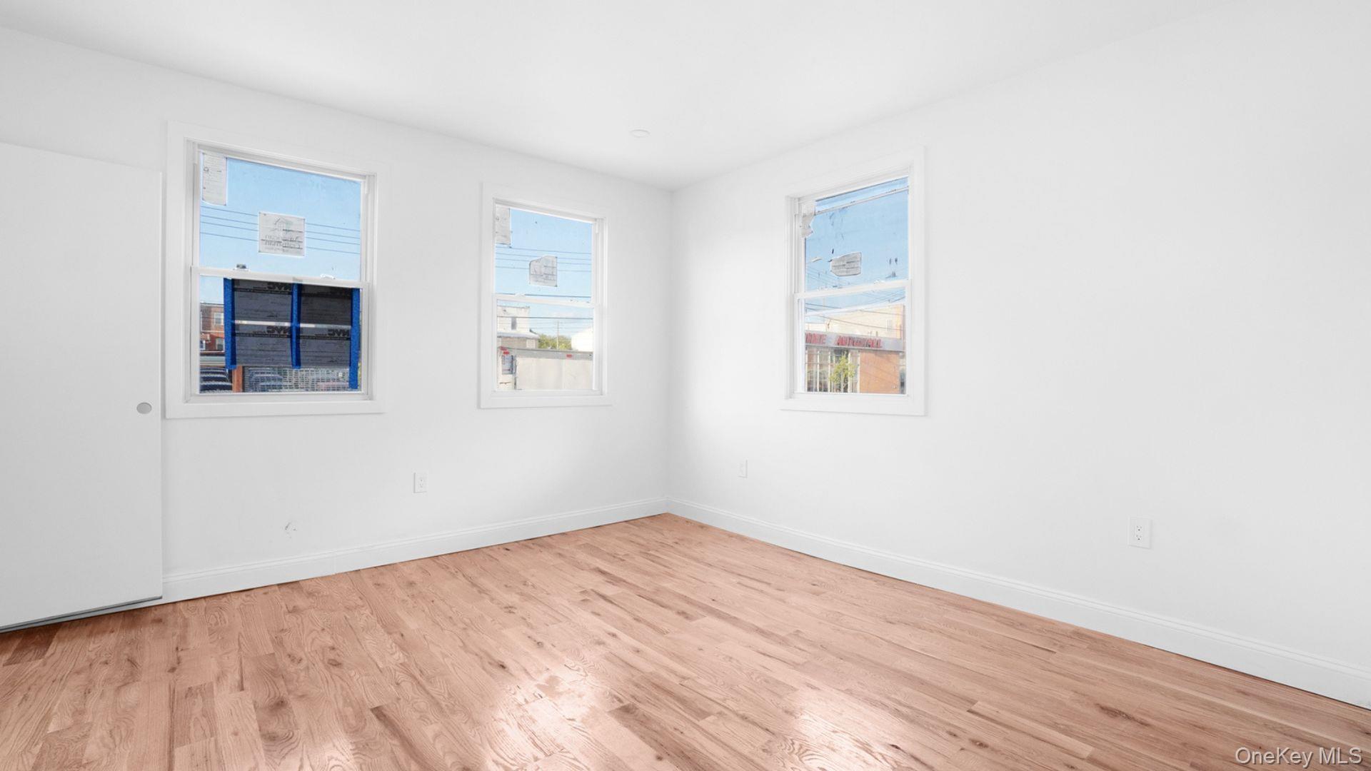Single Family E 211th Street Bronx, NY 10469, MLS-1047191-8