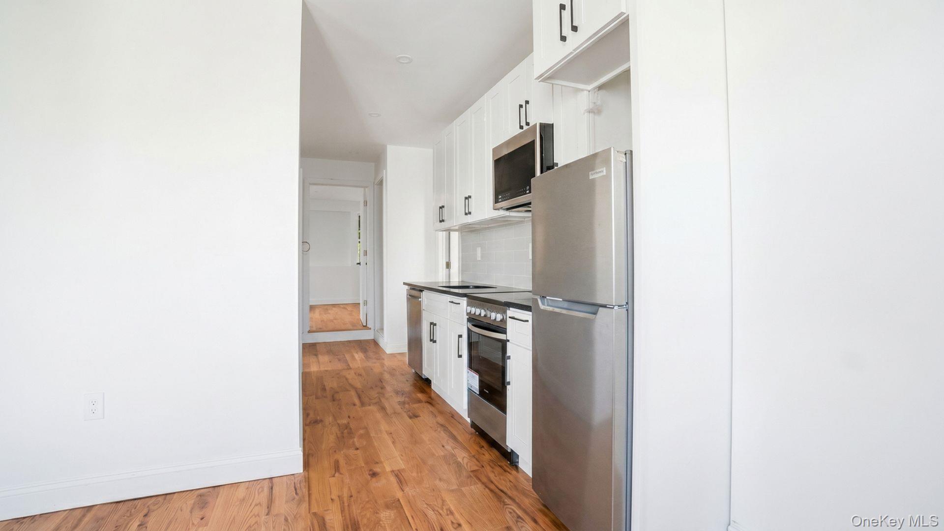 Single Family E 211th Street Bronx, NY 10469, MLS-1047191-9