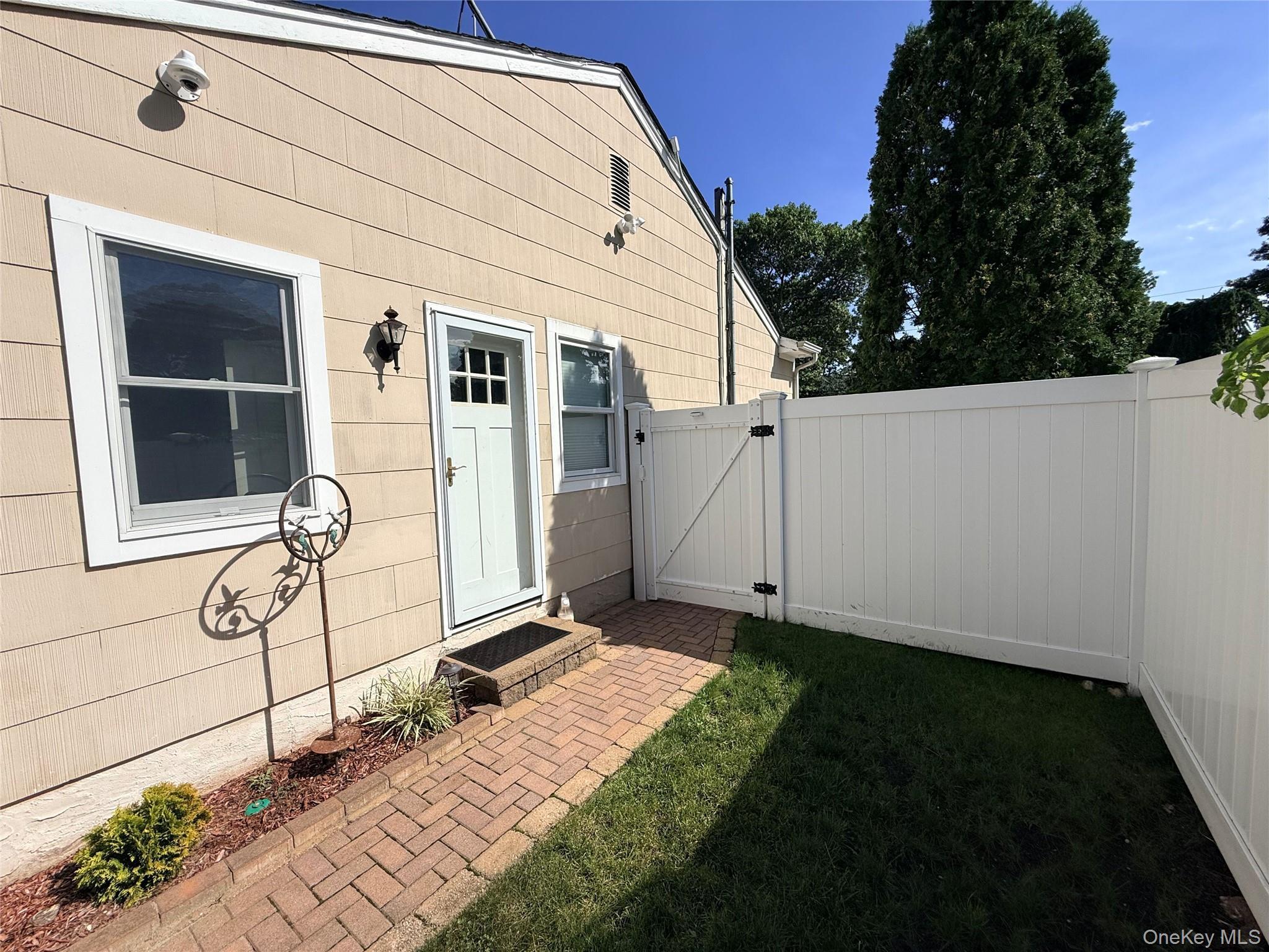 Single Family Ranch Drive Suffolk County, NY 11967, MLS-1047205-38