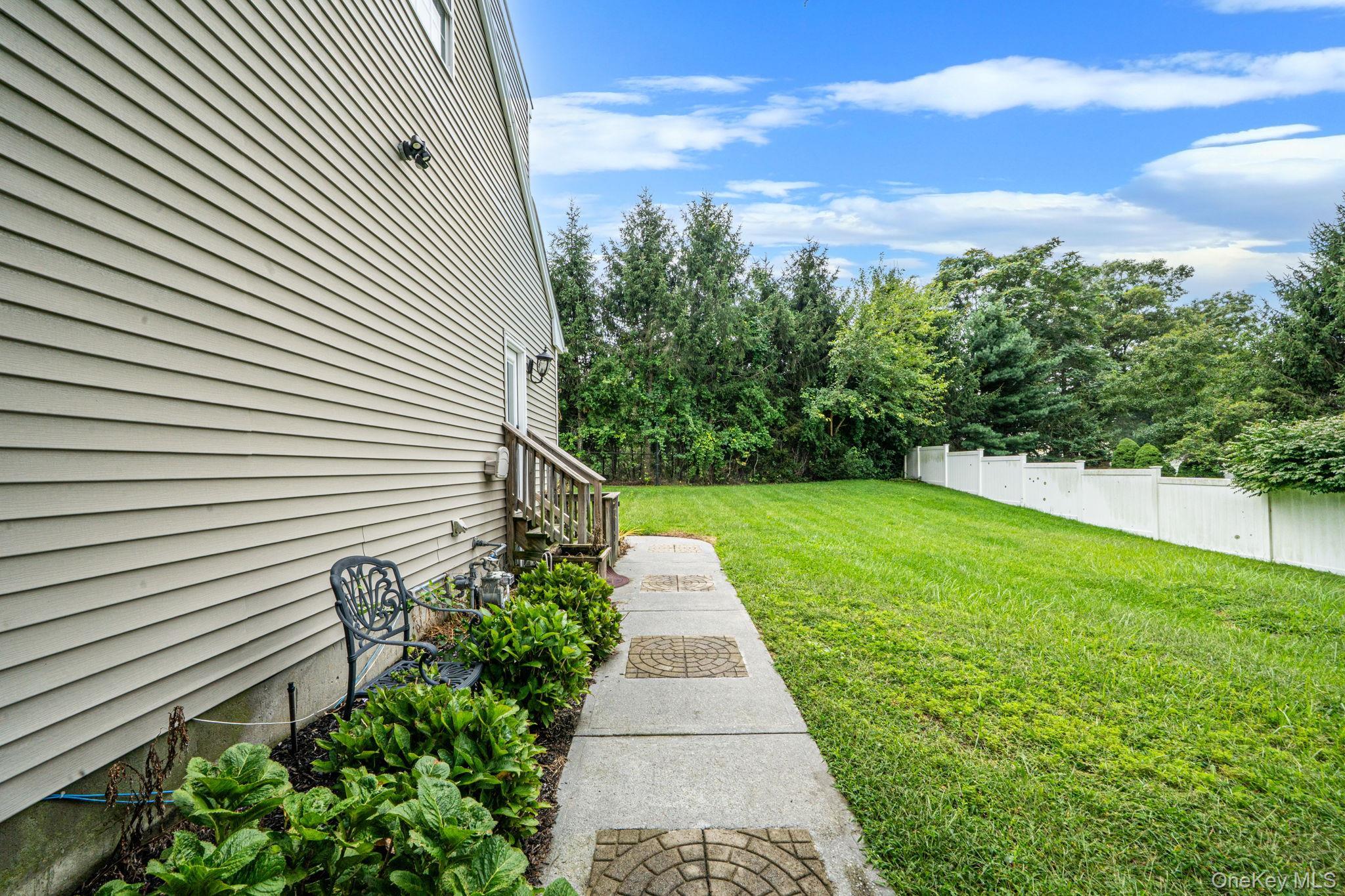 Single Family Woodridge Lane  Suffolk County, NY 11727, MLS-1047218-10