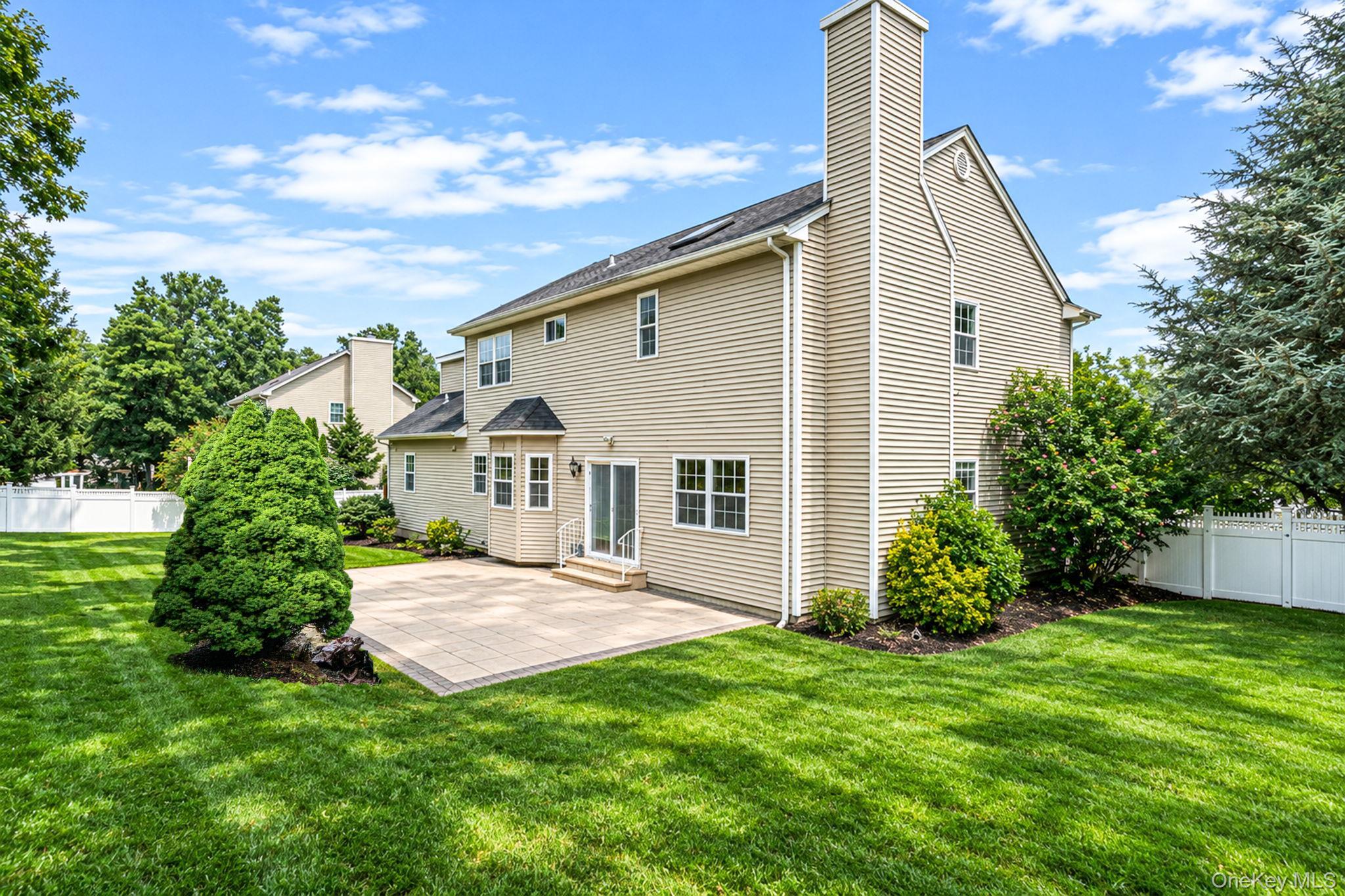 Single Family Woodridge Lane  Suffolk County, NY 11727, MLS-1047218-12