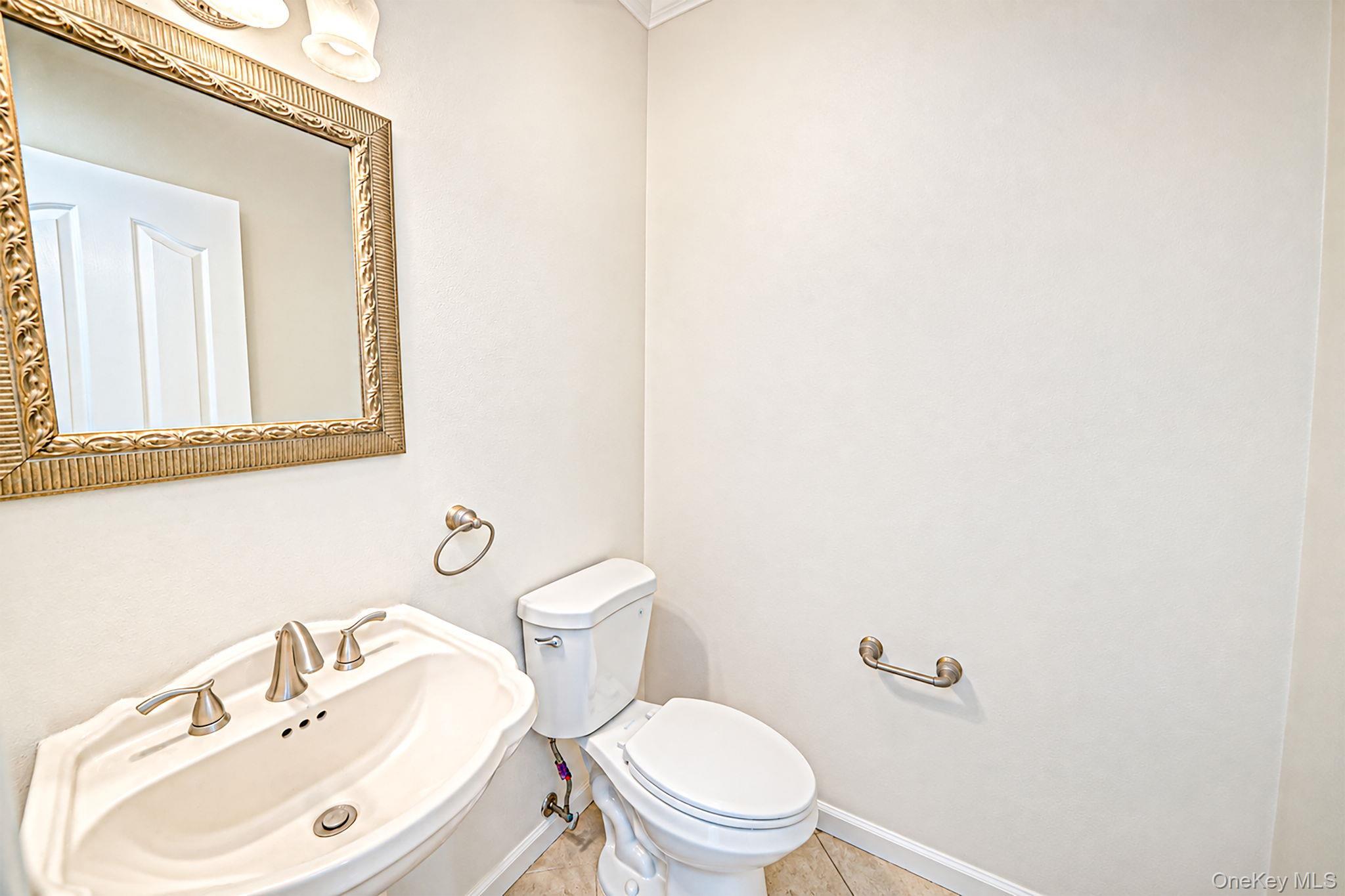 Single Family Woodridge Lane  Suffolk County, NY 11727, MLS-1047218-18