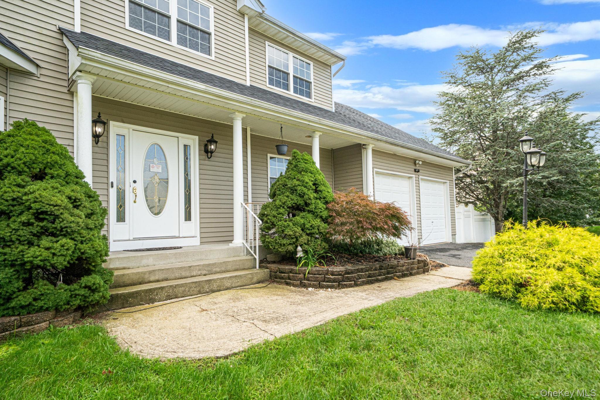 Single Family Woodridge Lane  Suffolk County, NY 11727, MLS-1047218-2
