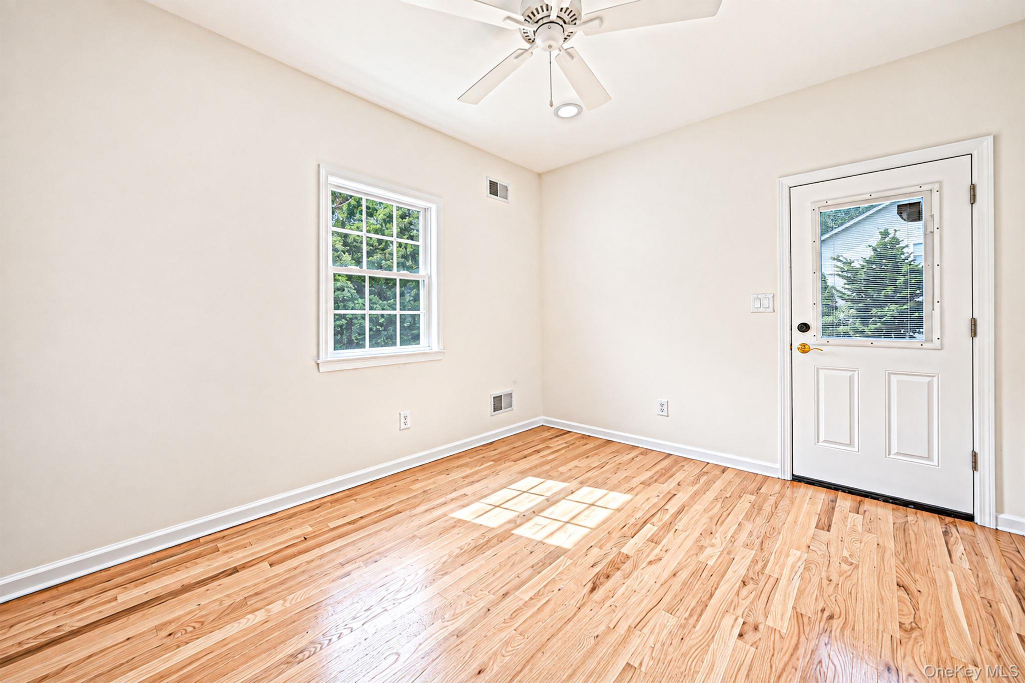Single Family Woodridge Lane  Suffolk County, NY 11727, MLS-1047218-29