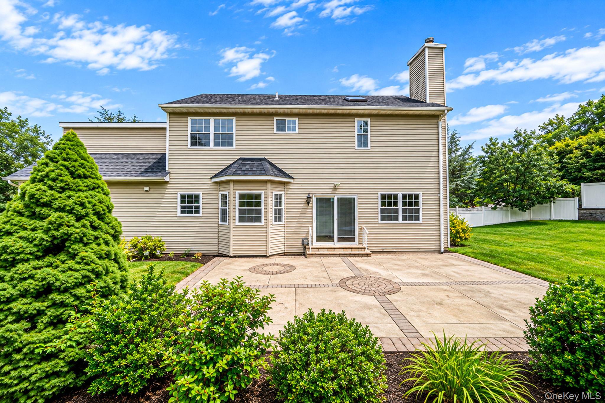 Single Family Woodridge Lane  Suffolk County, NY 11727, MLS-1047218-3