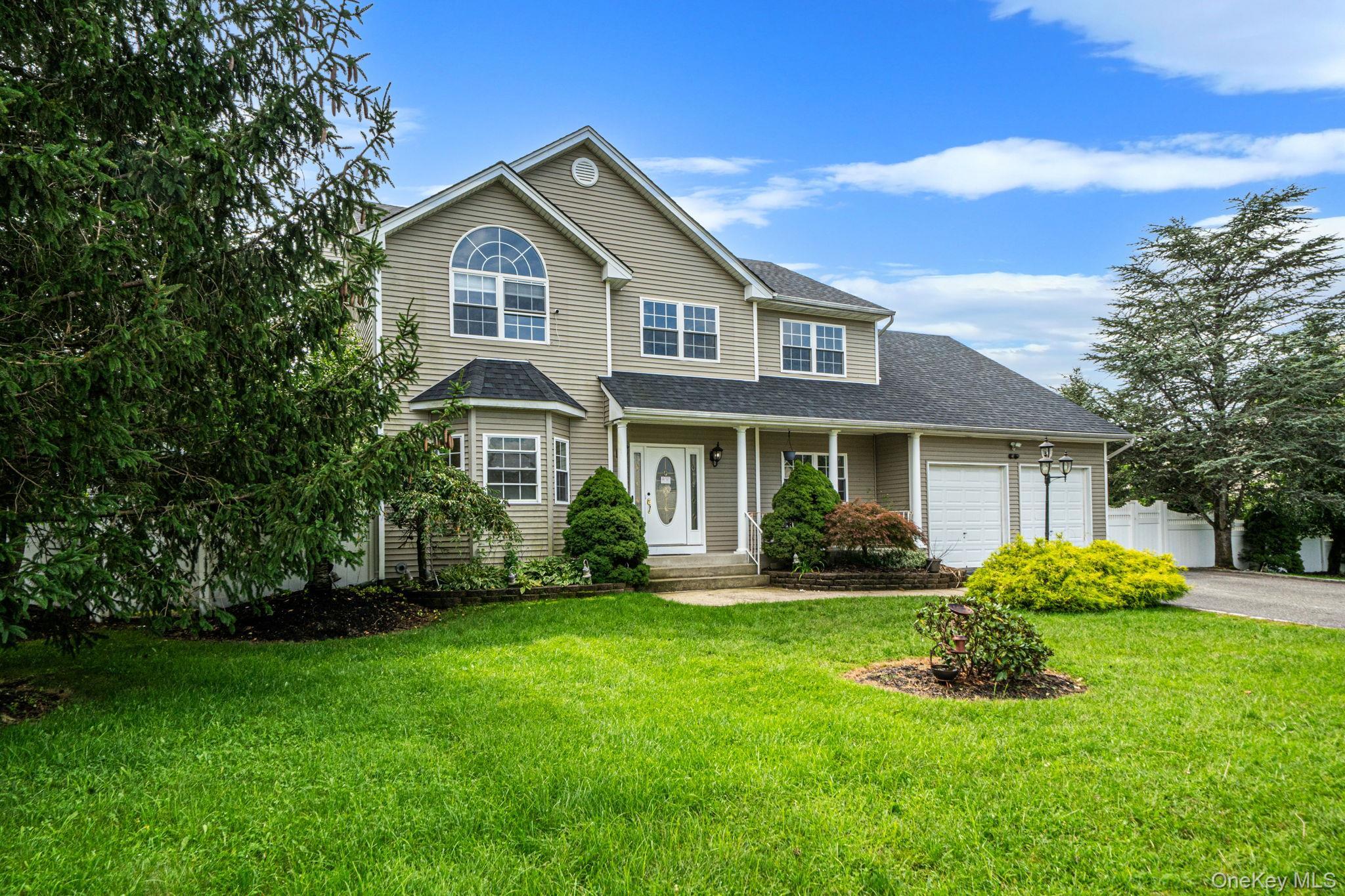 Single Family Woodridge Lane  Suffolk County, NY 11727, MLS-1047218-4