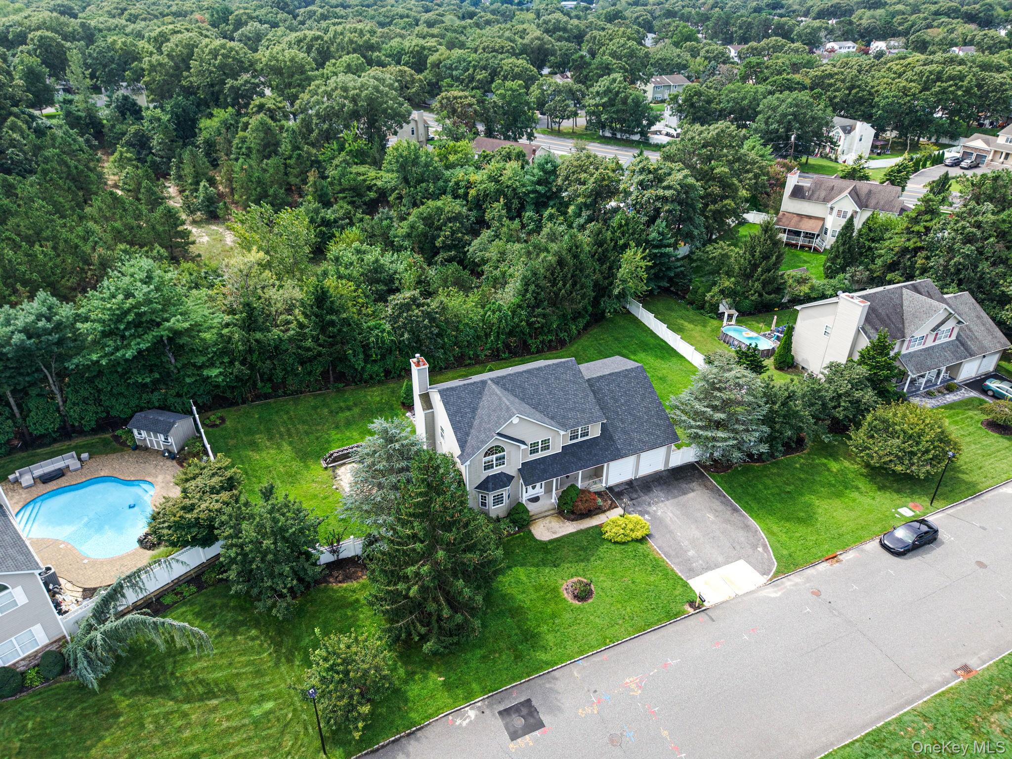 Single Family Woodridge Lane  Suffolk County, NY 11727, MLS-1047218-6