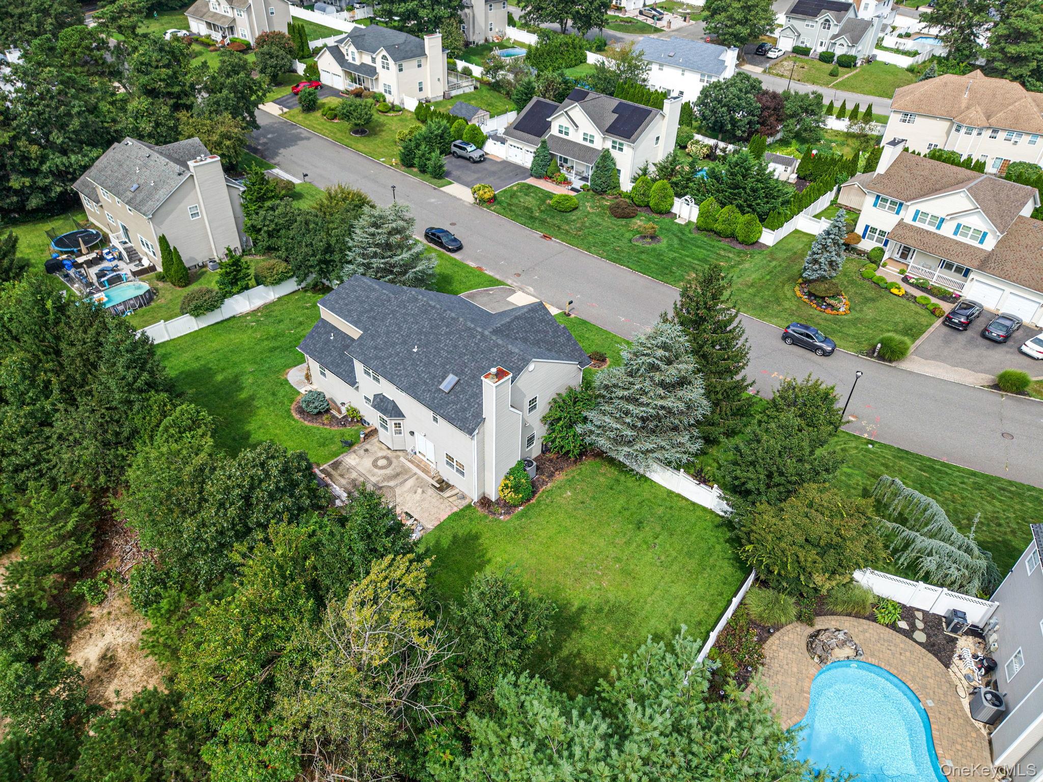 Single Family Woodridge Lane  Suffolk County, NY 11727, MLS-1047218-8