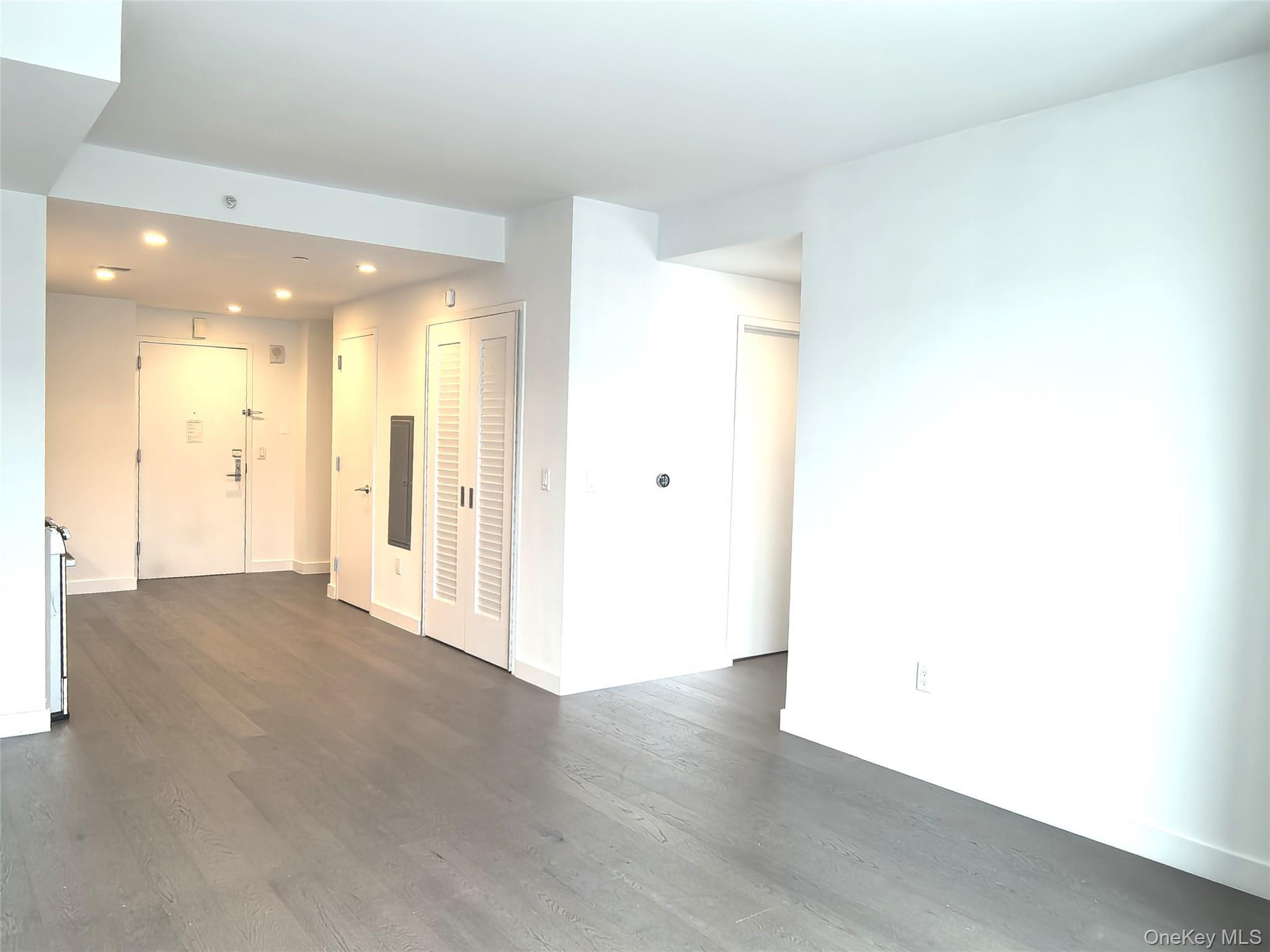 Single Family 40th Road Queens, NY 11354, MLS-1047223-15