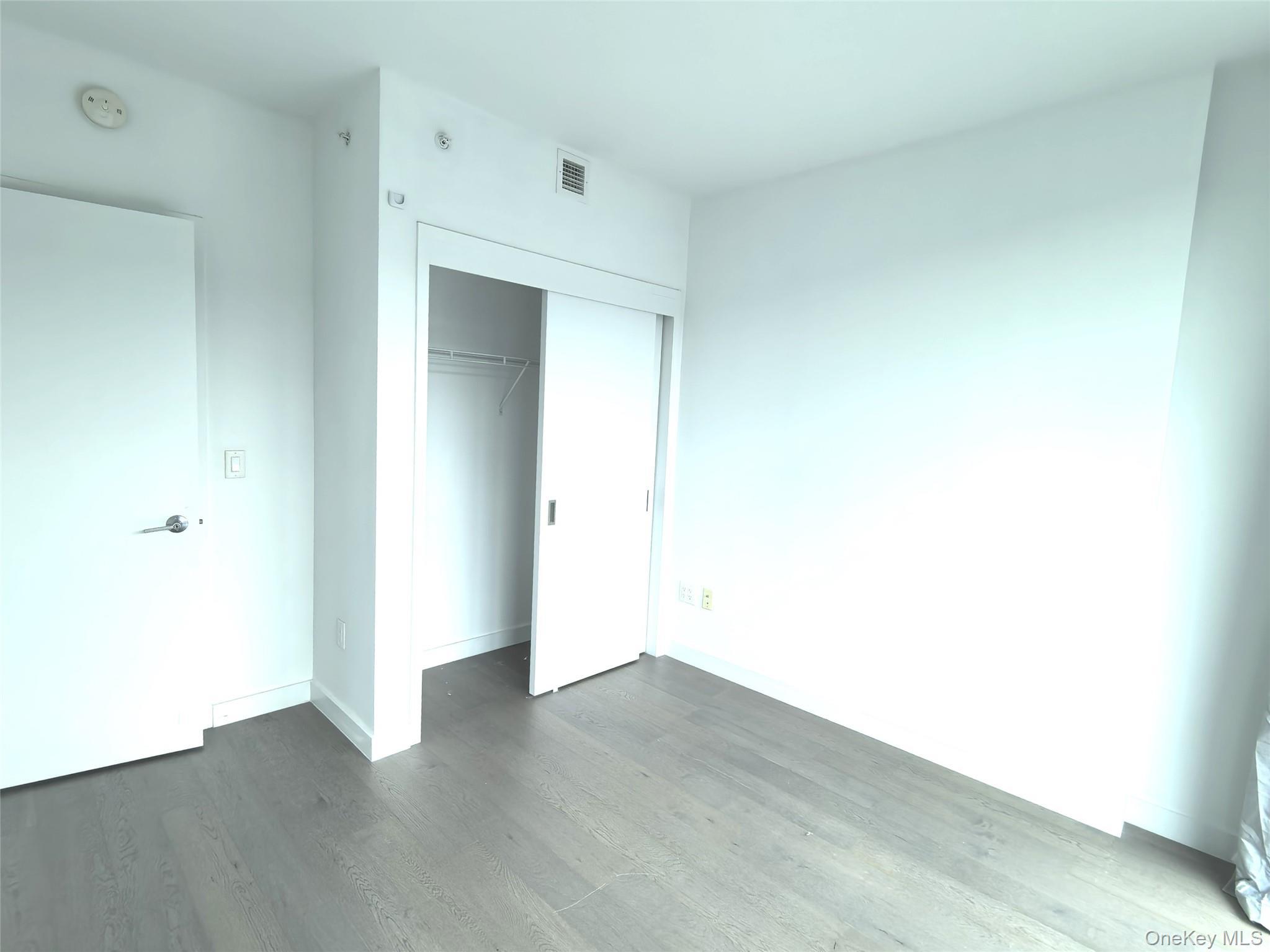 Single Family 40th Road Queens, NY 11354, MLS-1047223-17