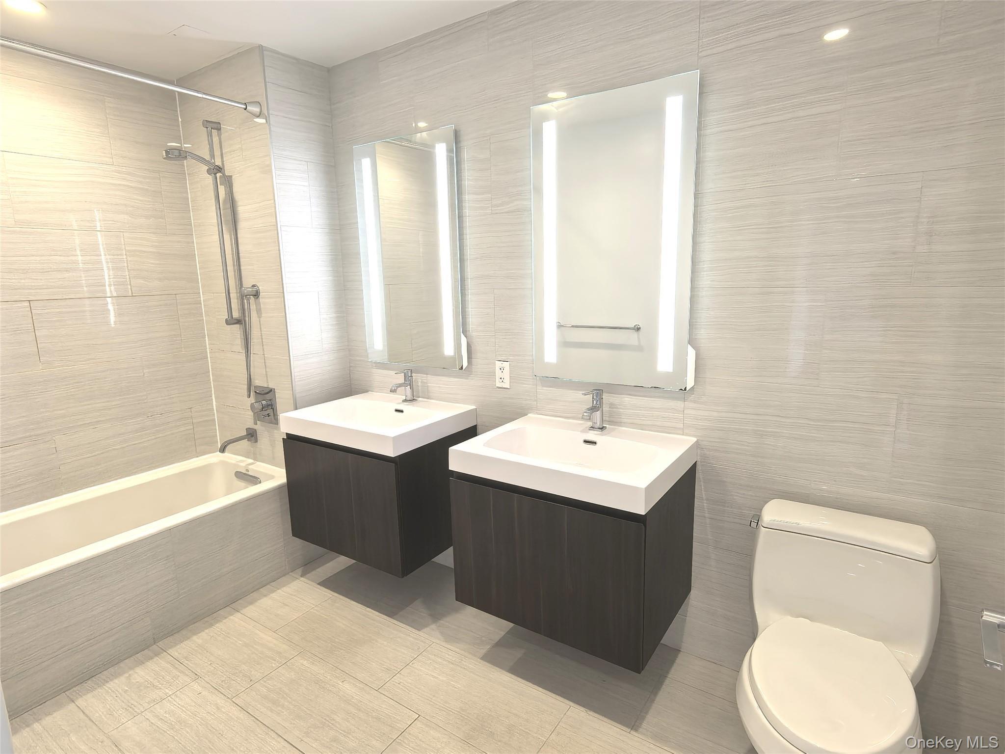 Single Family 40th Road Queens, NY 11354, MLS-1047223-19