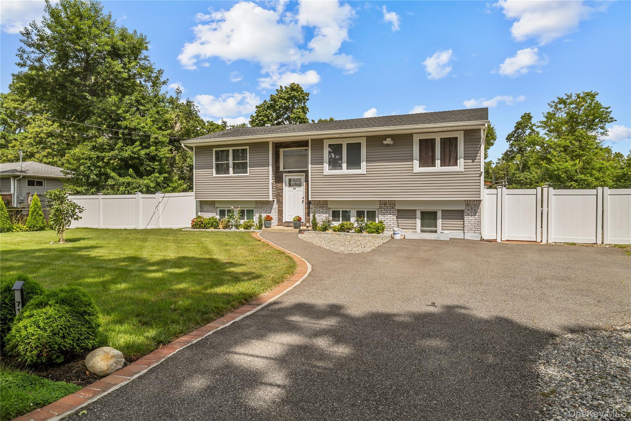 Single Family Bushwick Avenue Suffolk County, NY 11722, MLS-1047295-2