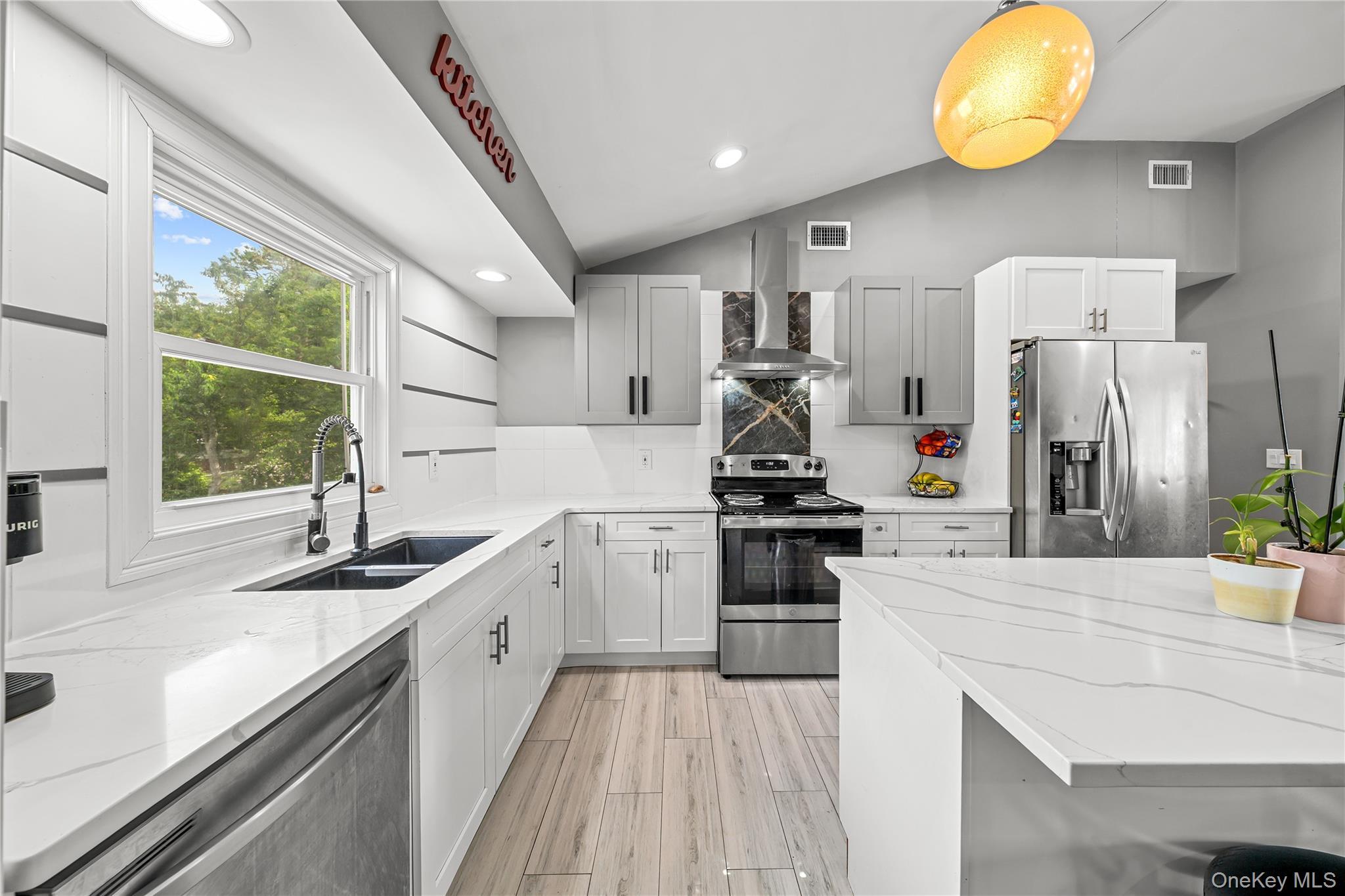 Single Family Bushwick Avenue Suffolk County, NY 11722, MLS-1047295-7