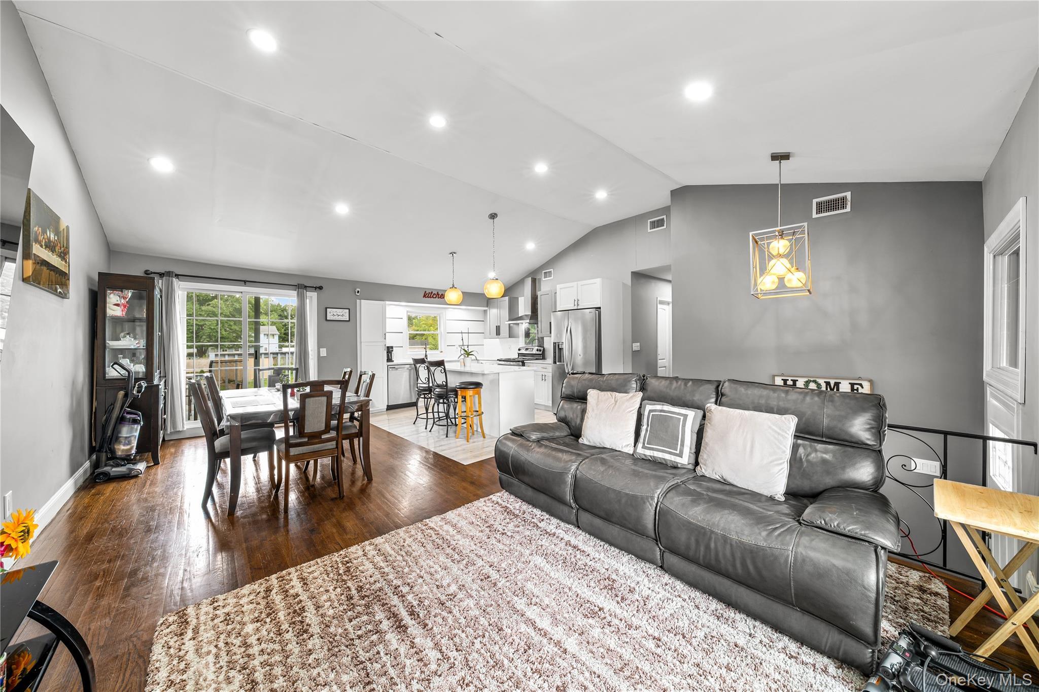 Single Family Bushwick Avenue Suffolk County, NY 11722, MLS-1047295-8