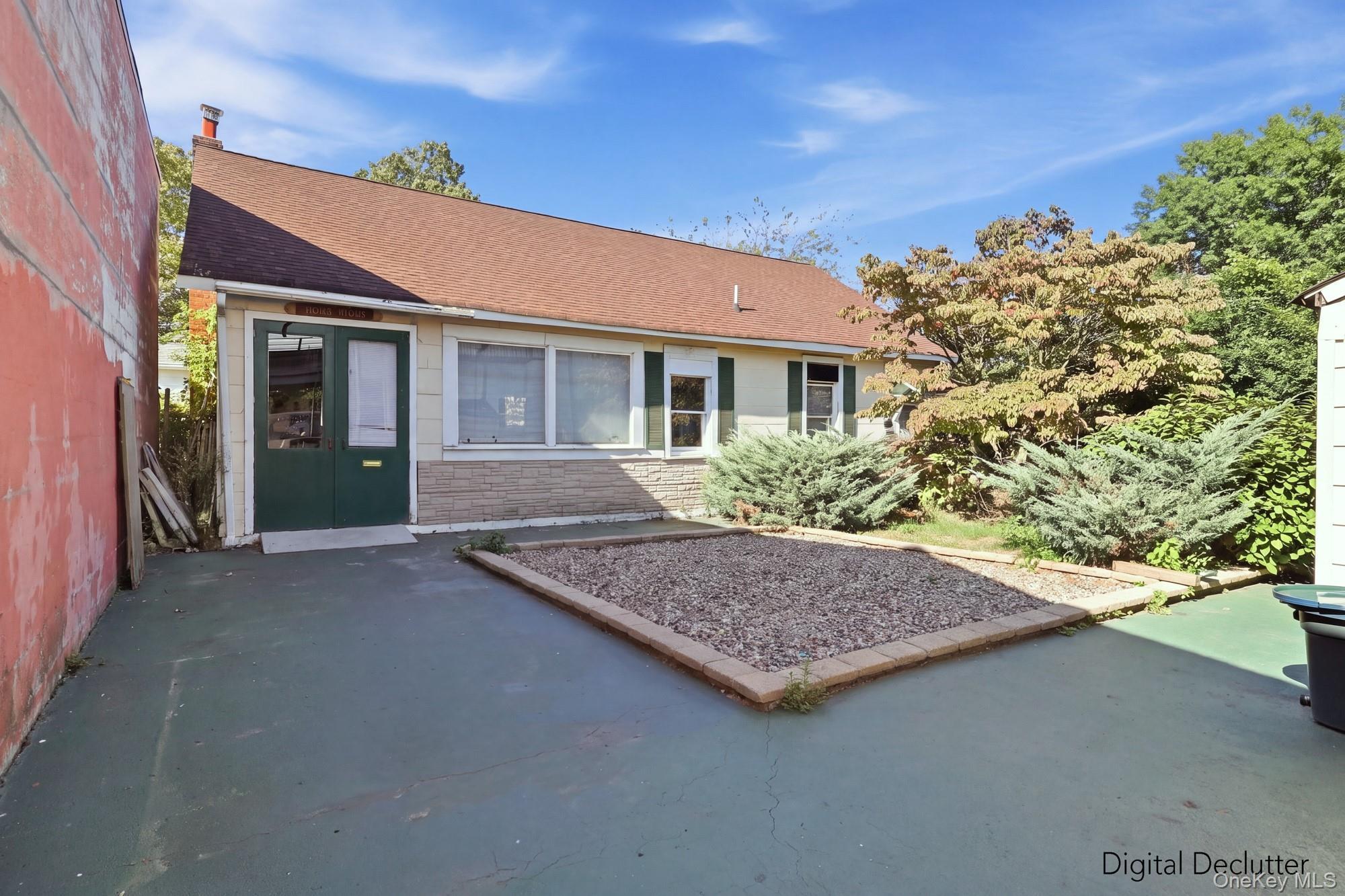 Single Family W Hoffman Avenue Suffolk County, NY 11757, MLS-1047312-18