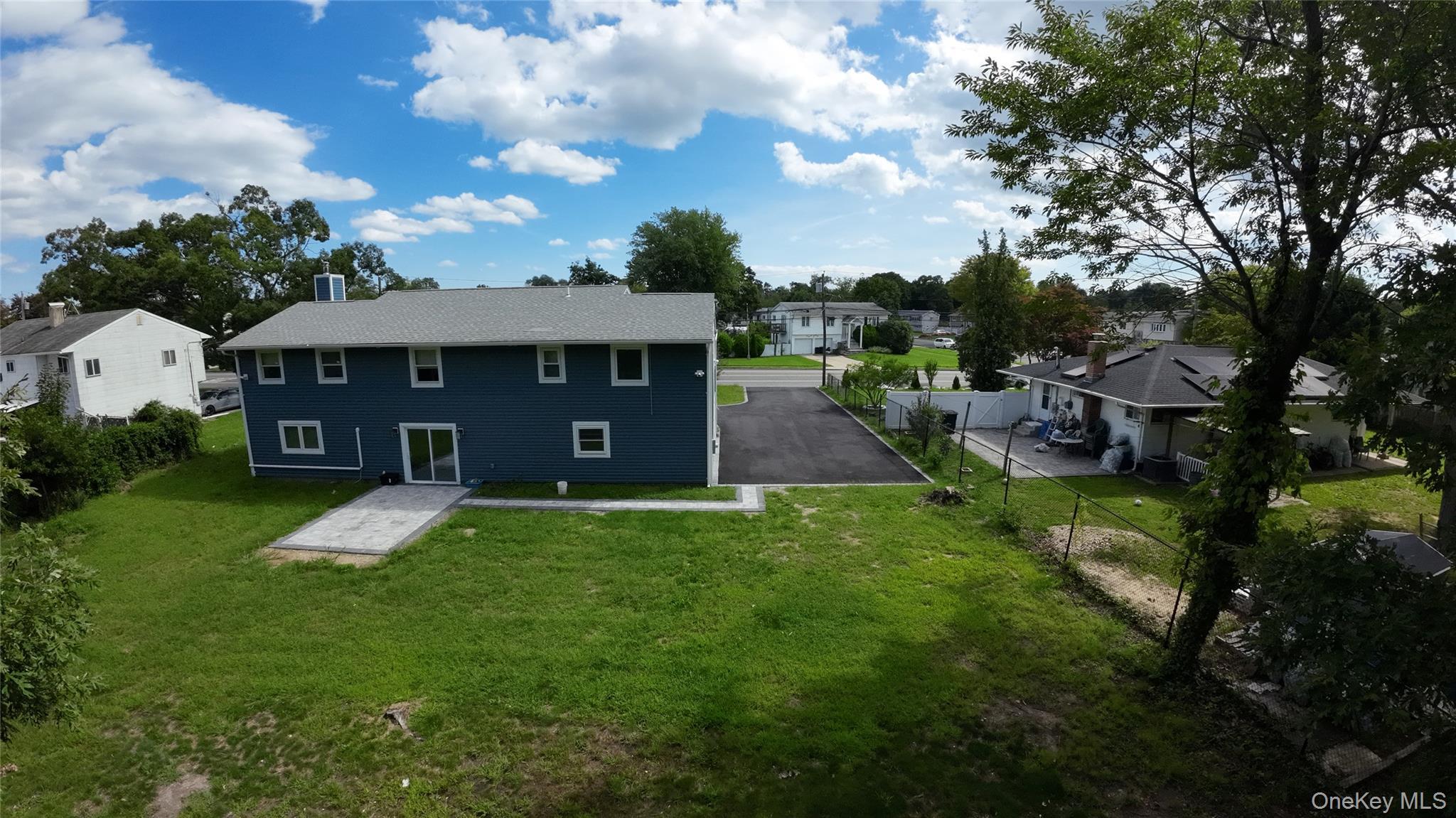 Single Family Spur Drive N  Suffolk County, NY 11706, MLS-1047326-31