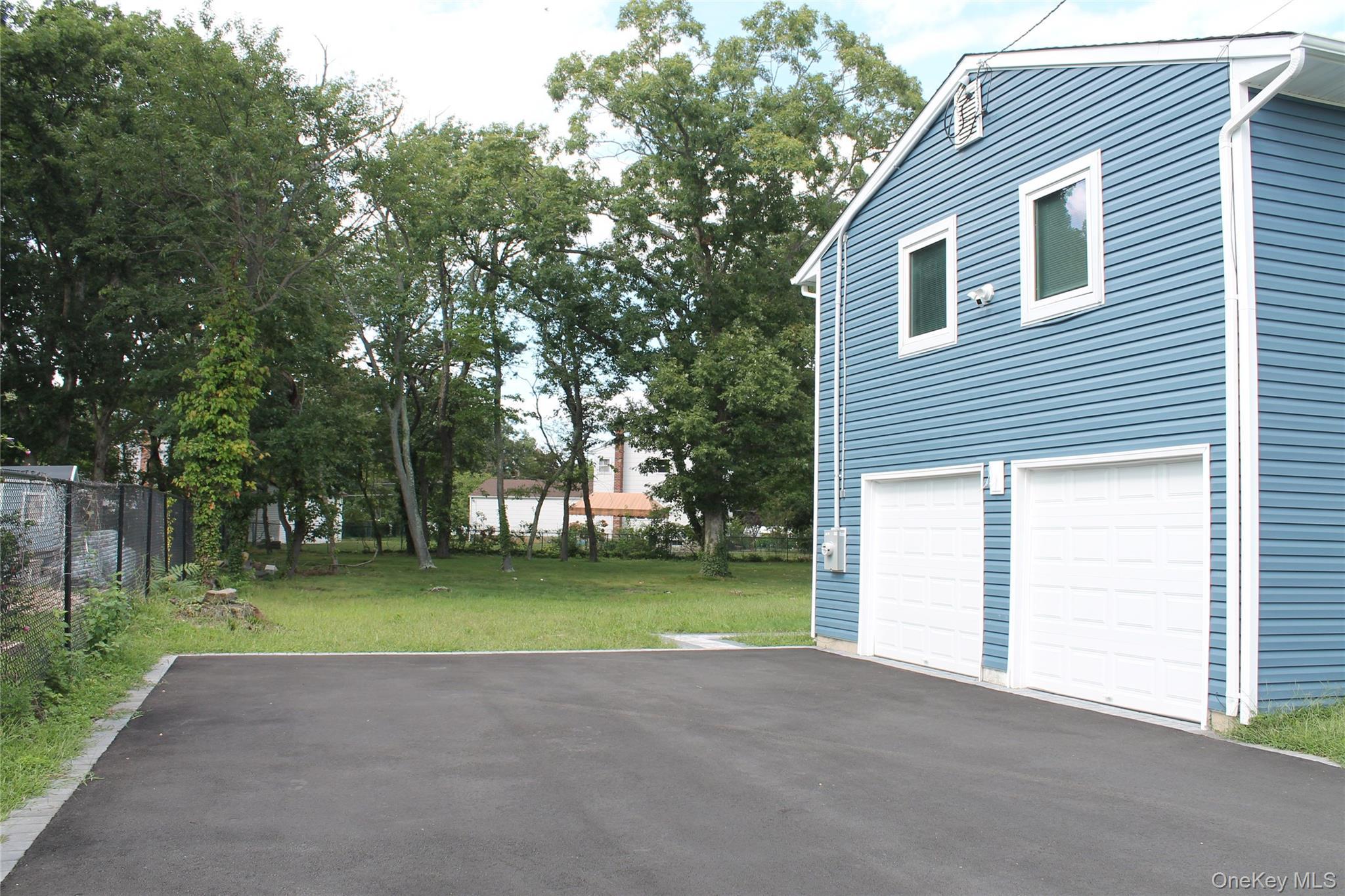 Single Family Spur Drive N  Suffolk County, NY 11706, MLS-1047326-35